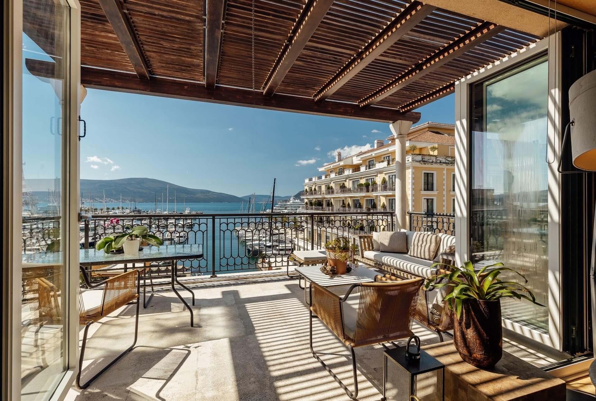 Waterfront Penthouse in Tara Building, Porto Montenegro (6)