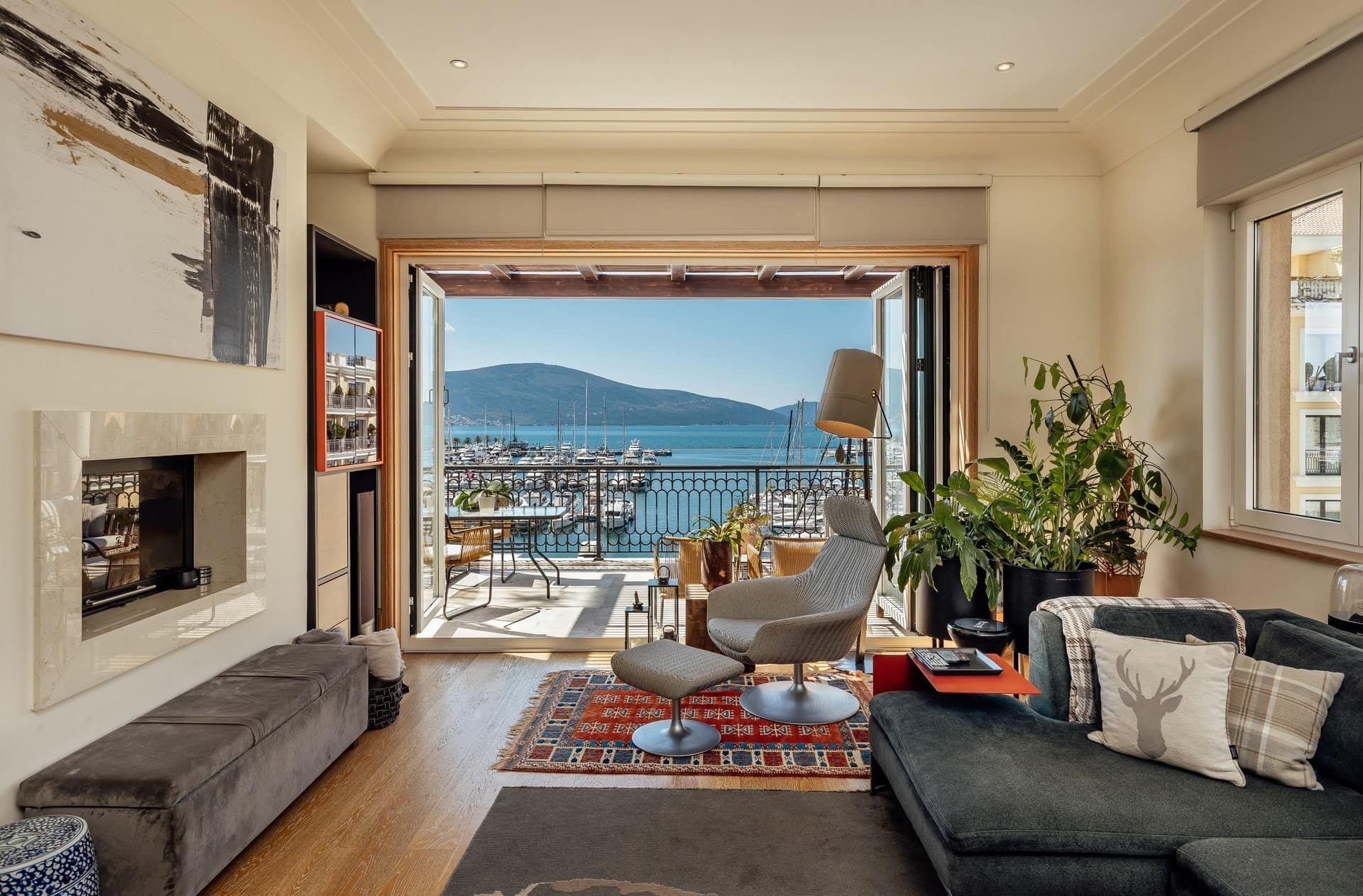 Waterfront Penthouse in Tara Building, Porto Montenegro (8)