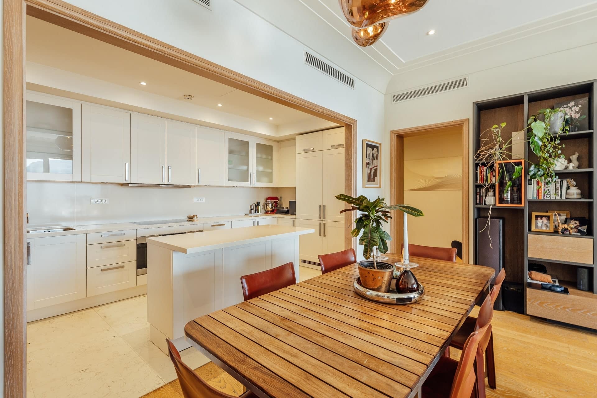 Waterfront Penthouse in Tara Building, Porto Montenegro (12)