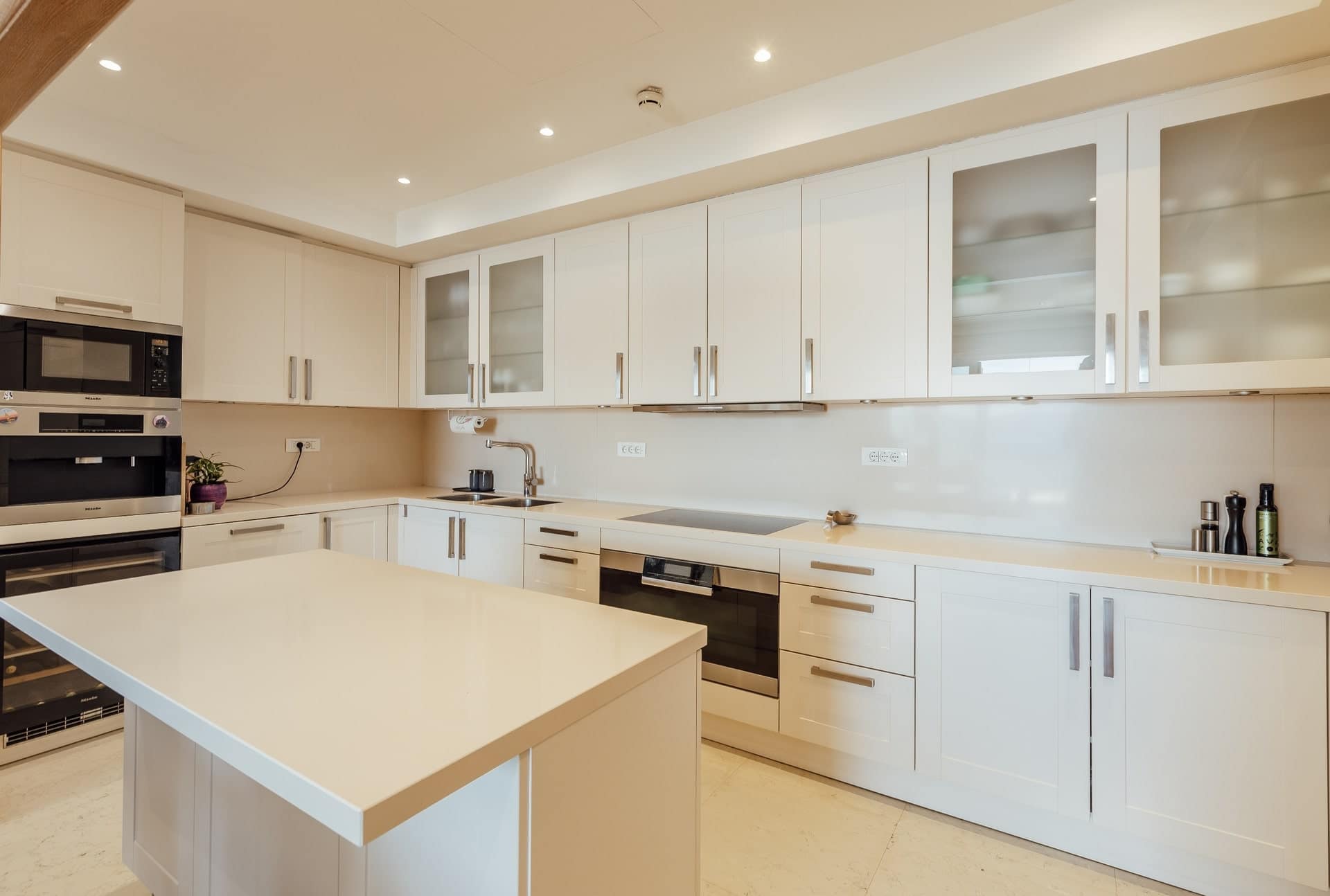 Waterfront Penthouse in Tara Building, Porto Montenegro (13)