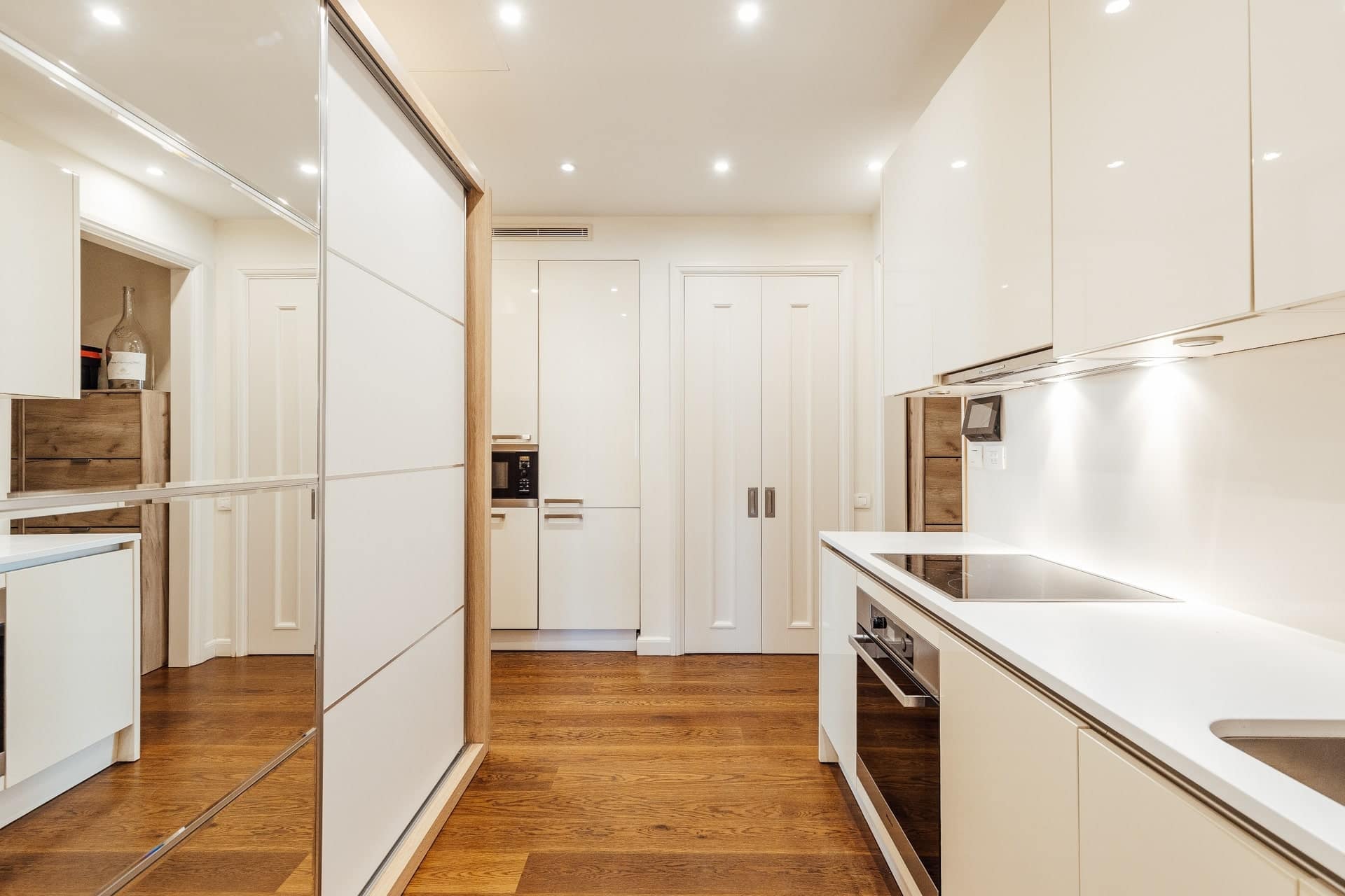 Waterfront Penthouse in Tara Building, Porto Montenegro (17)