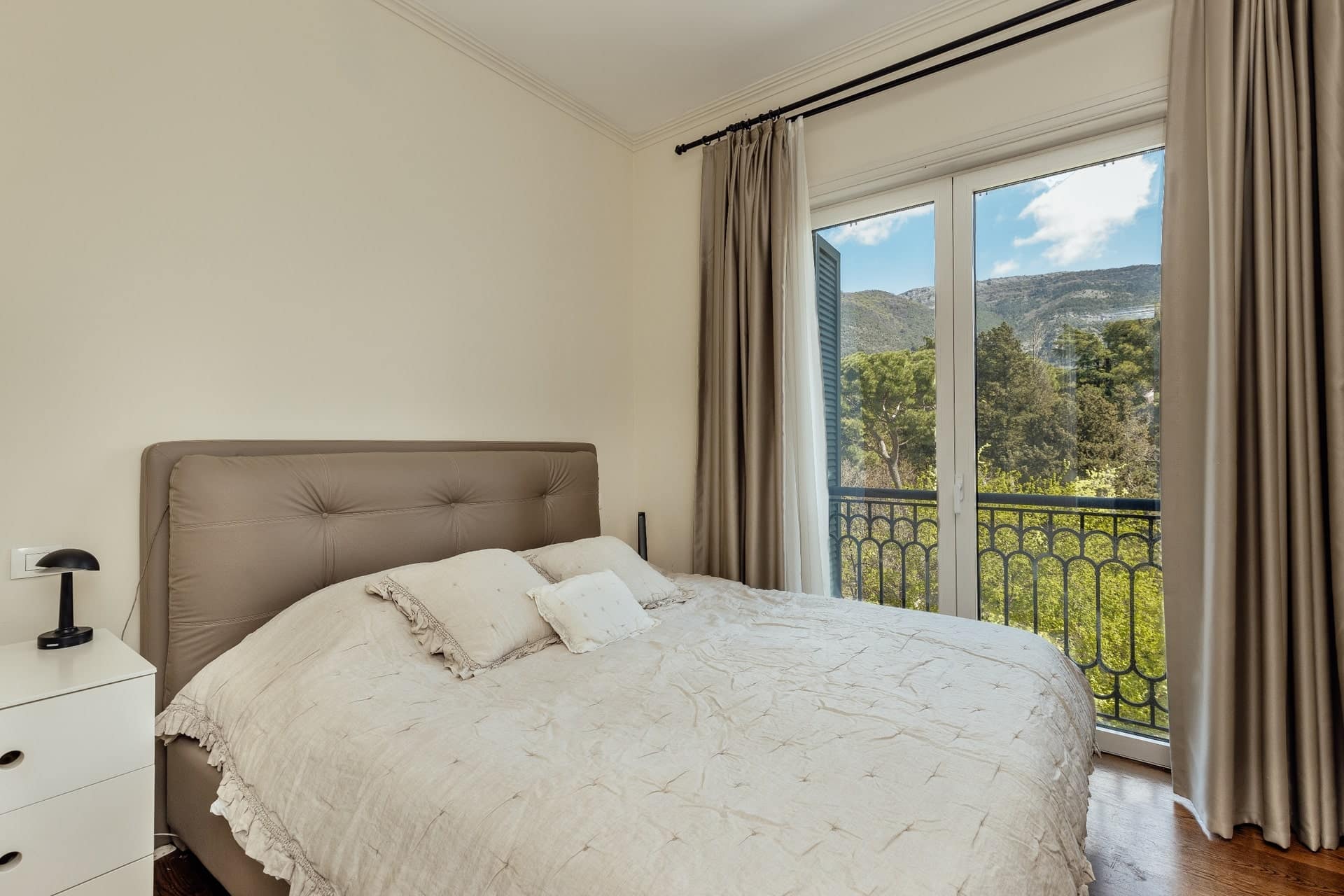 Waterfront Penthouse in Tara Building, Porto Montenegro (19)