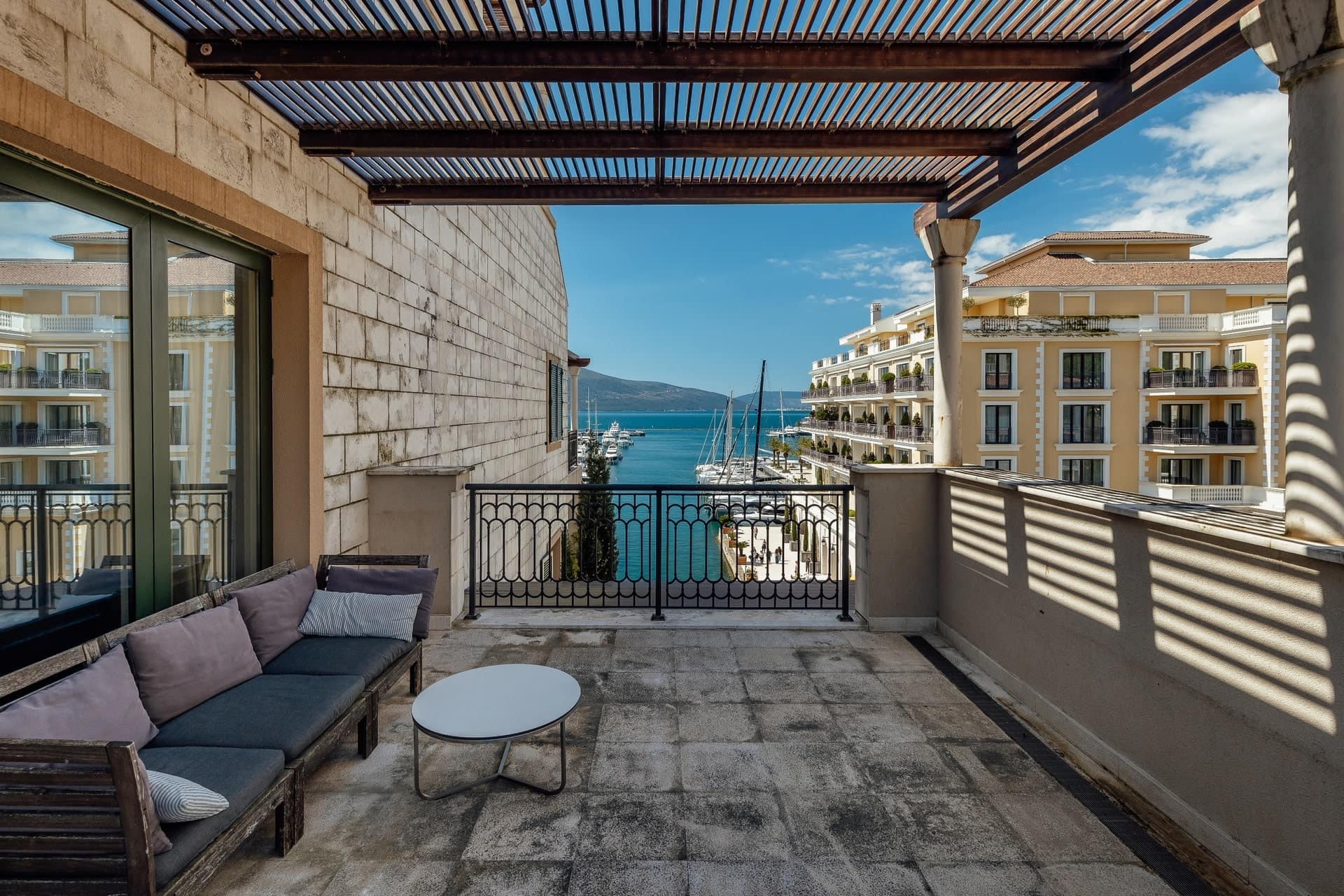 Waterfront Penthouse in Tara Building, Porto Montenegro (22)