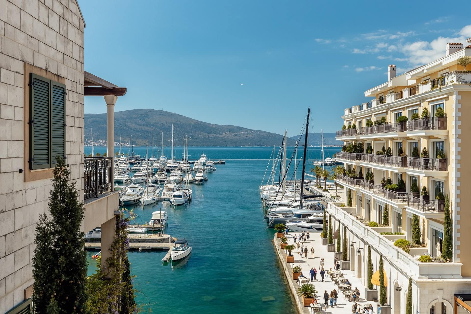 Waterfront Penthouse in Tara Building, Porto Montenegro (23)