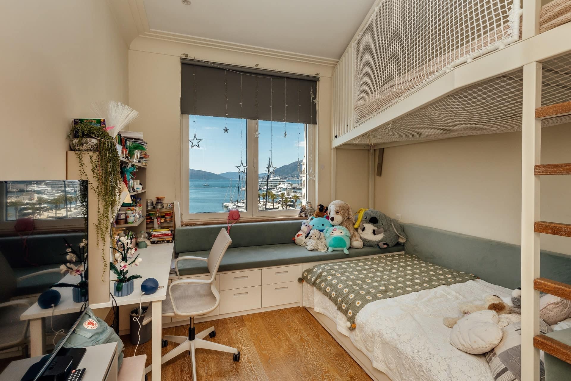 Waterfront Penthouse in Tara Building, Porto Montenegro (25)