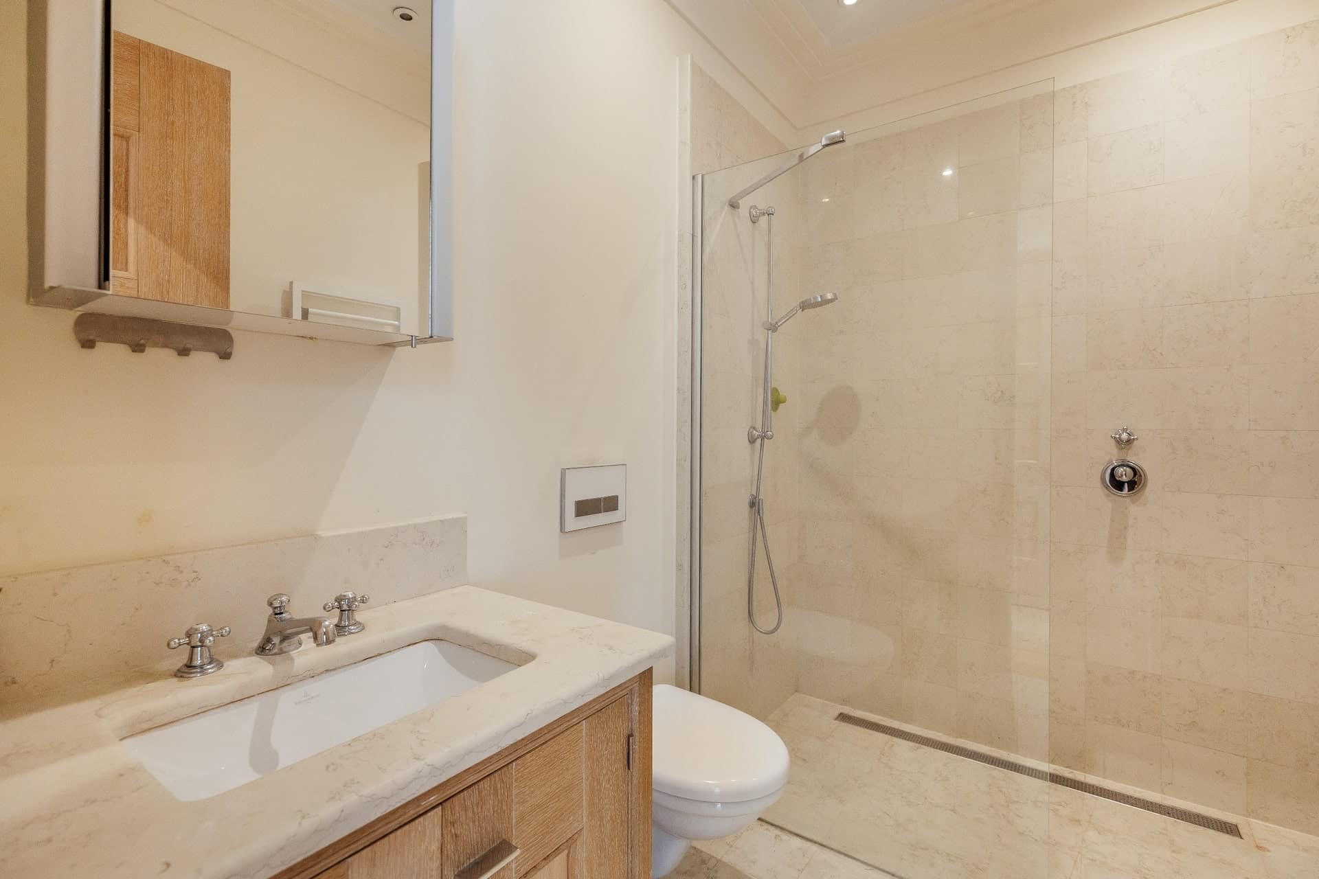 Waterfront Penthouse in Tara Building, Porto Montenegro (26)