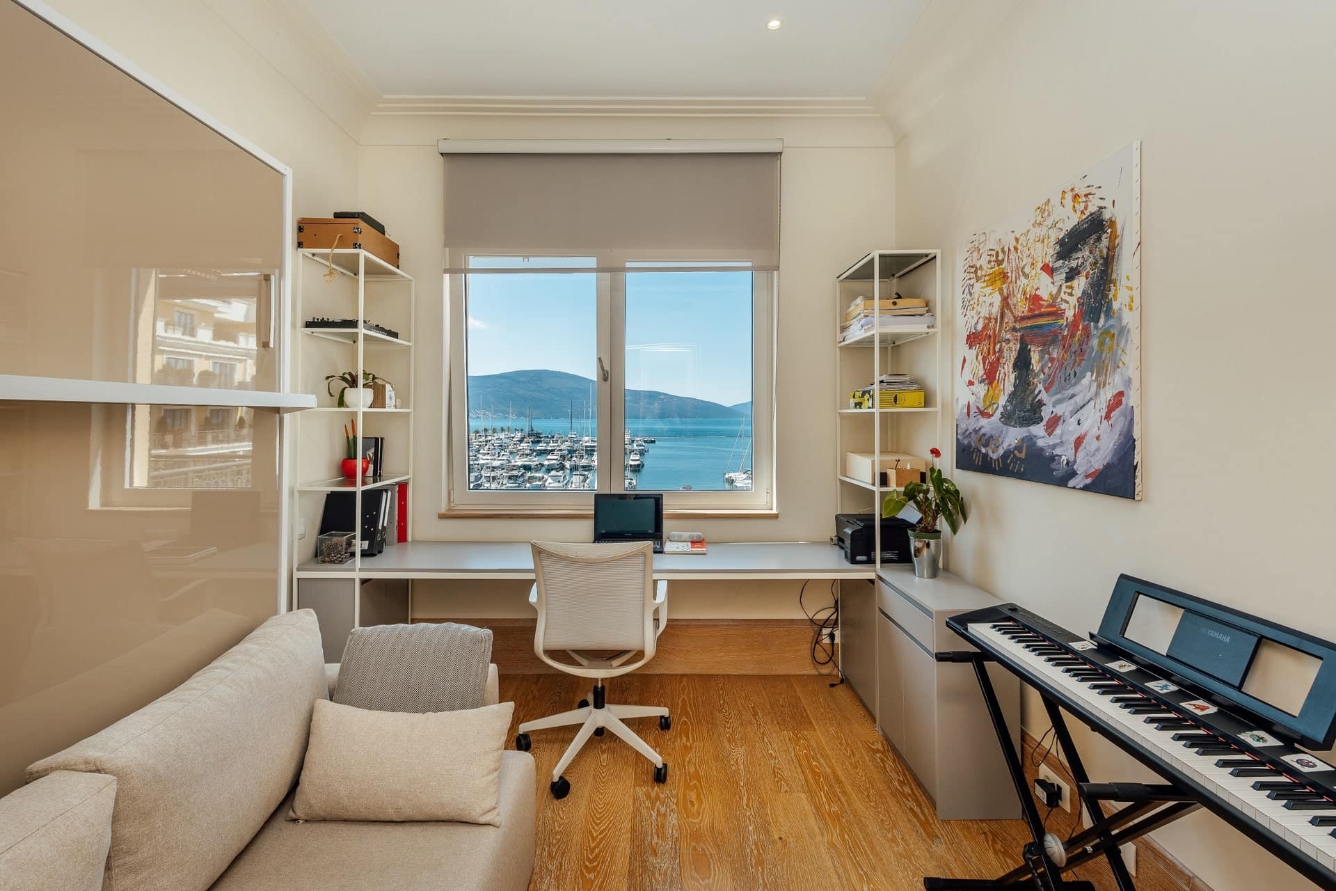 Waterfront Penthouse in Tara Building, Porto Montenegro (27)