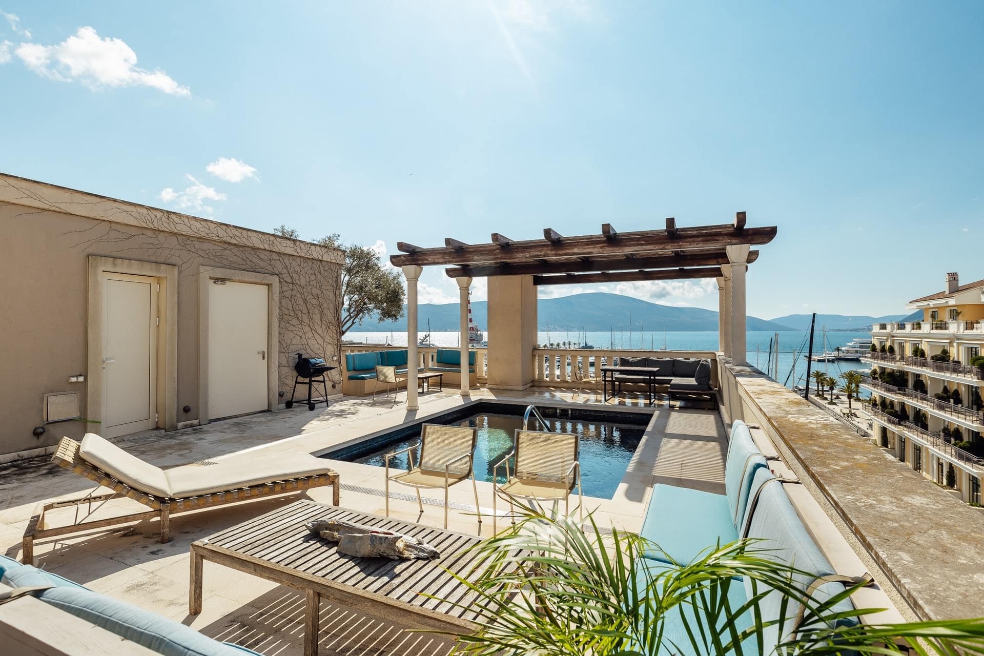 Waterfront Penthouse in Tara Building, Porto Montenegro (30)