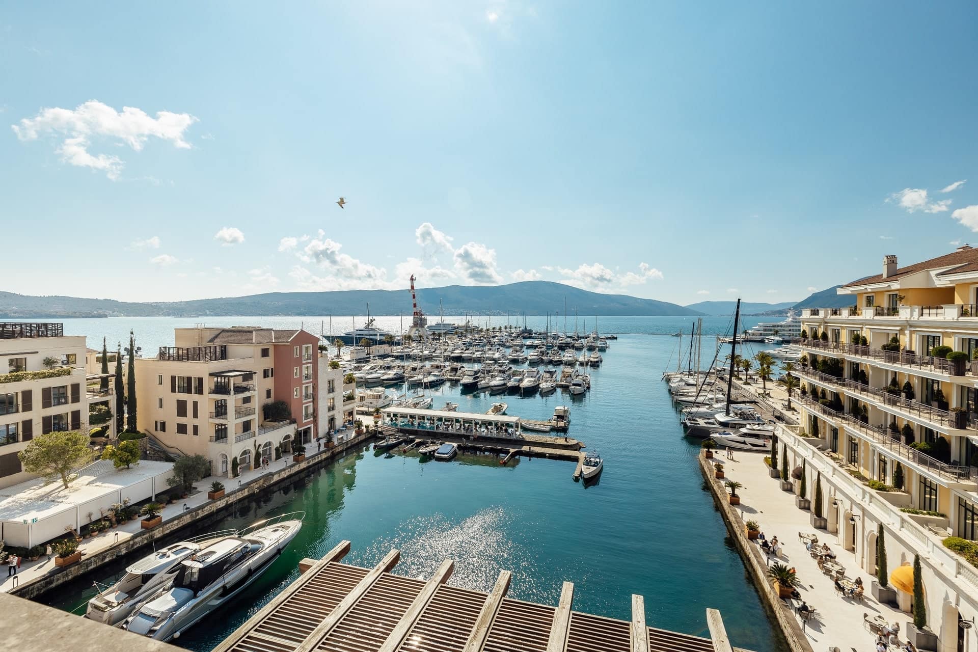 Waterfront Penthouse in Tara Building, Porto Montenegro (31)