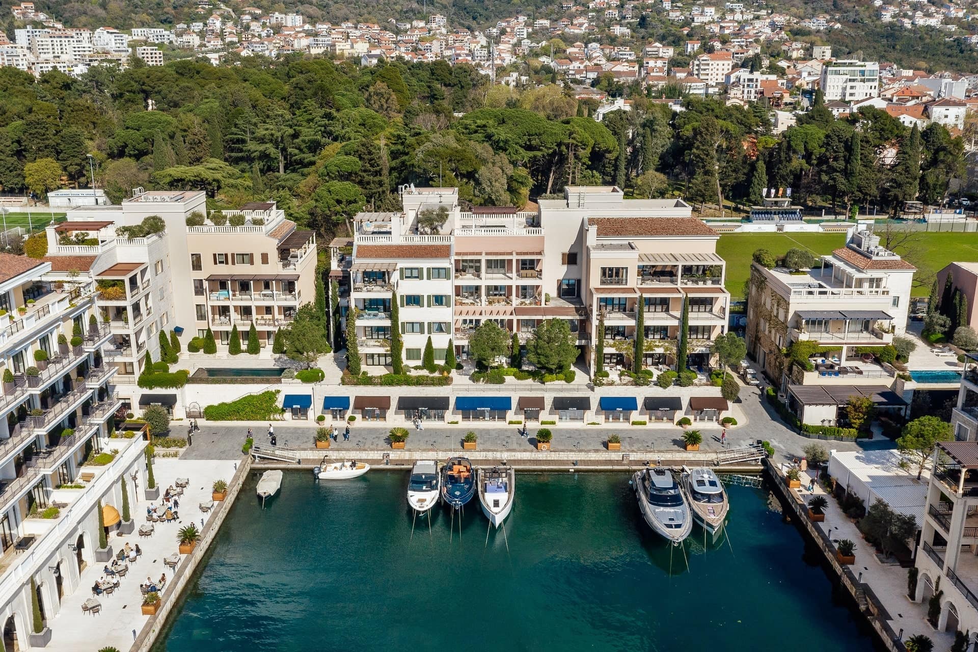 Waterfront Penthouse in Tara Building, Porto Montenegro (34)