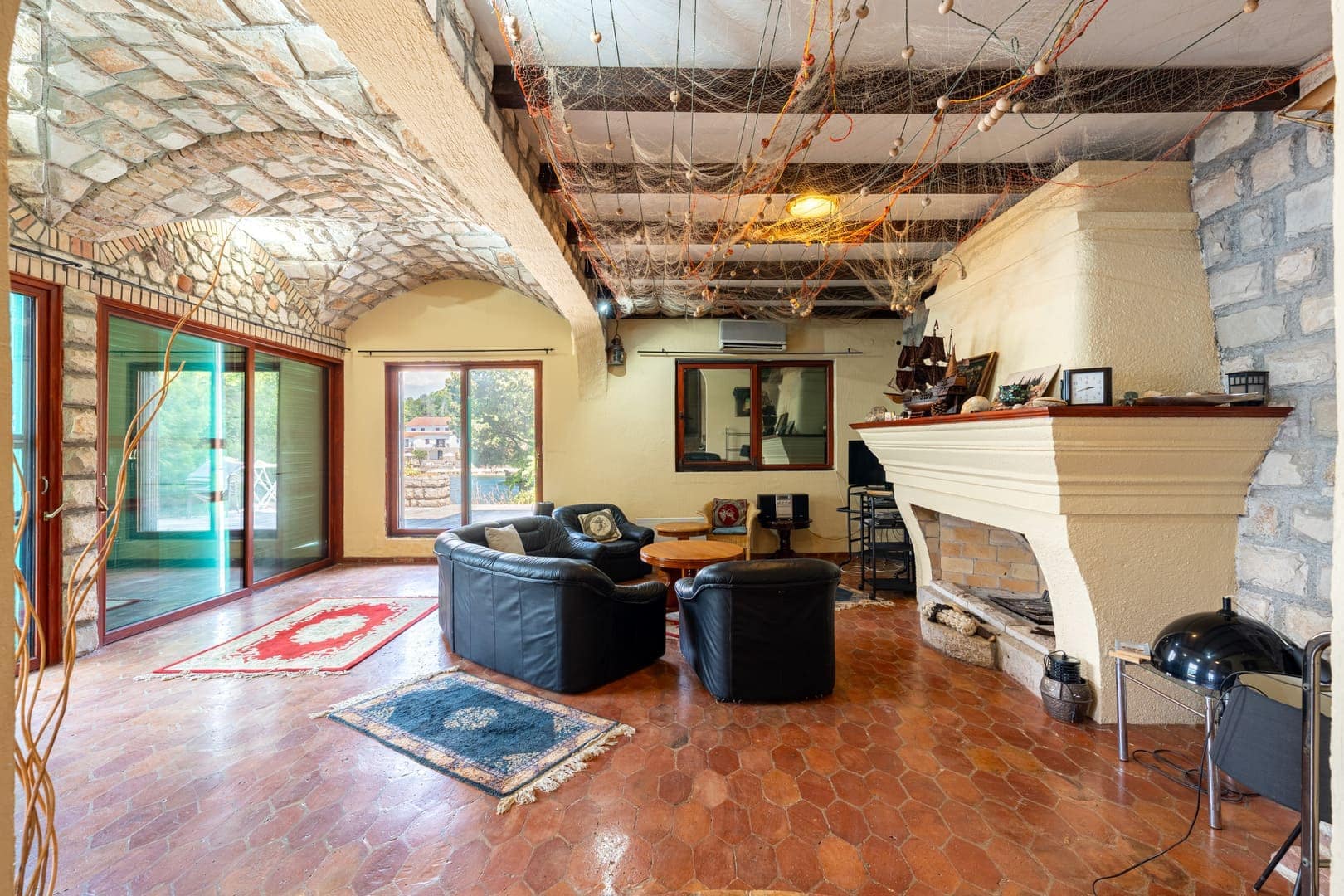 Authentic Waterfront Stone Villa, Rose (5)