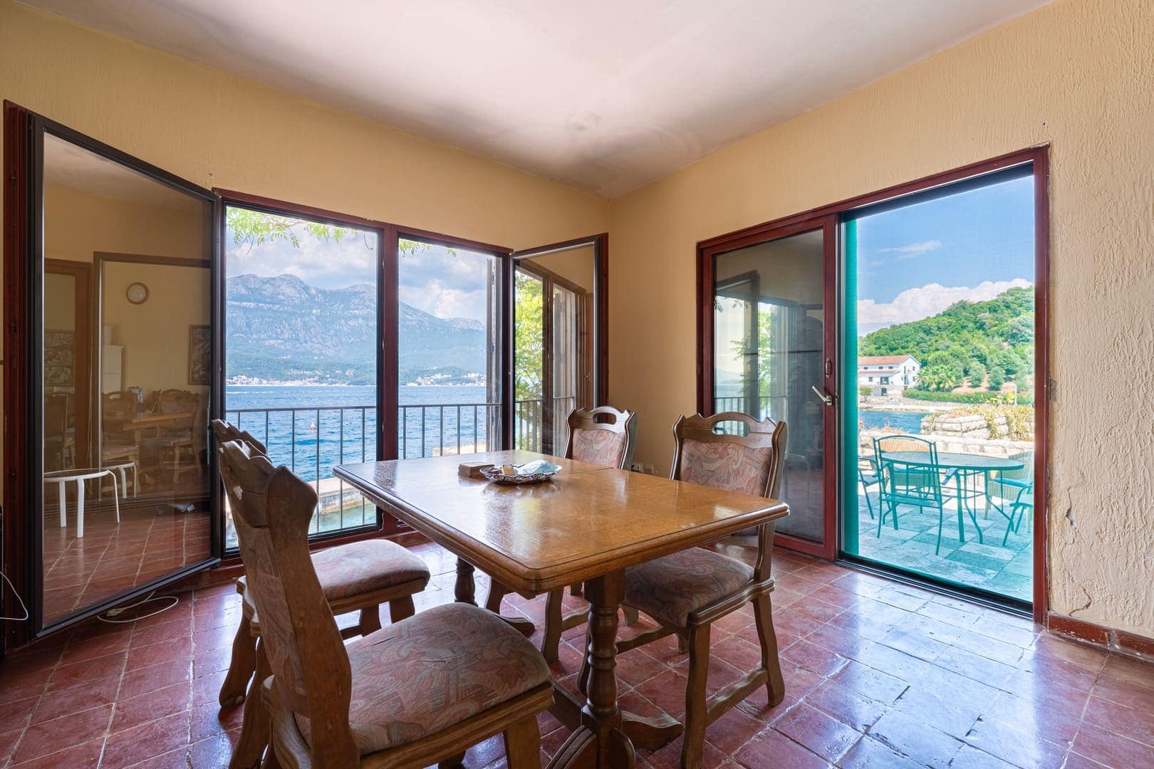 Authentic Waterfront Stone Villa, Rose (6)