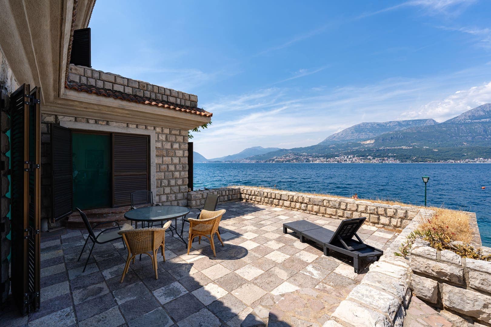 Authentic Waterfront Stone Villa, Rose (10)