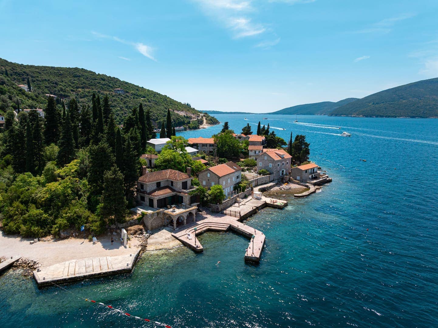 Authentic Waterfront Stone Villa, Rose (11)