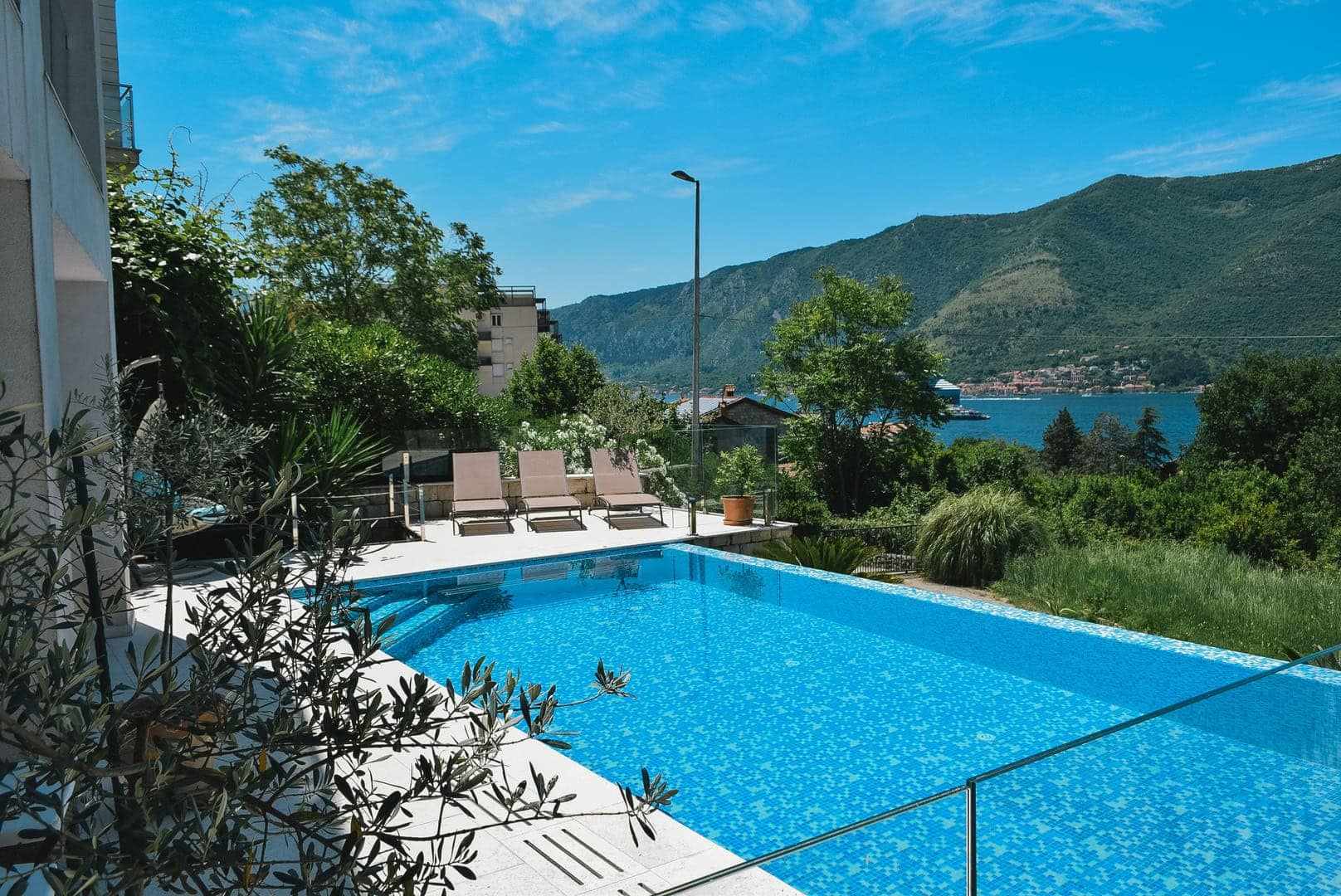 Luxuriously furnished 6bdr Villa With Private Pool, Dobrota (11)
