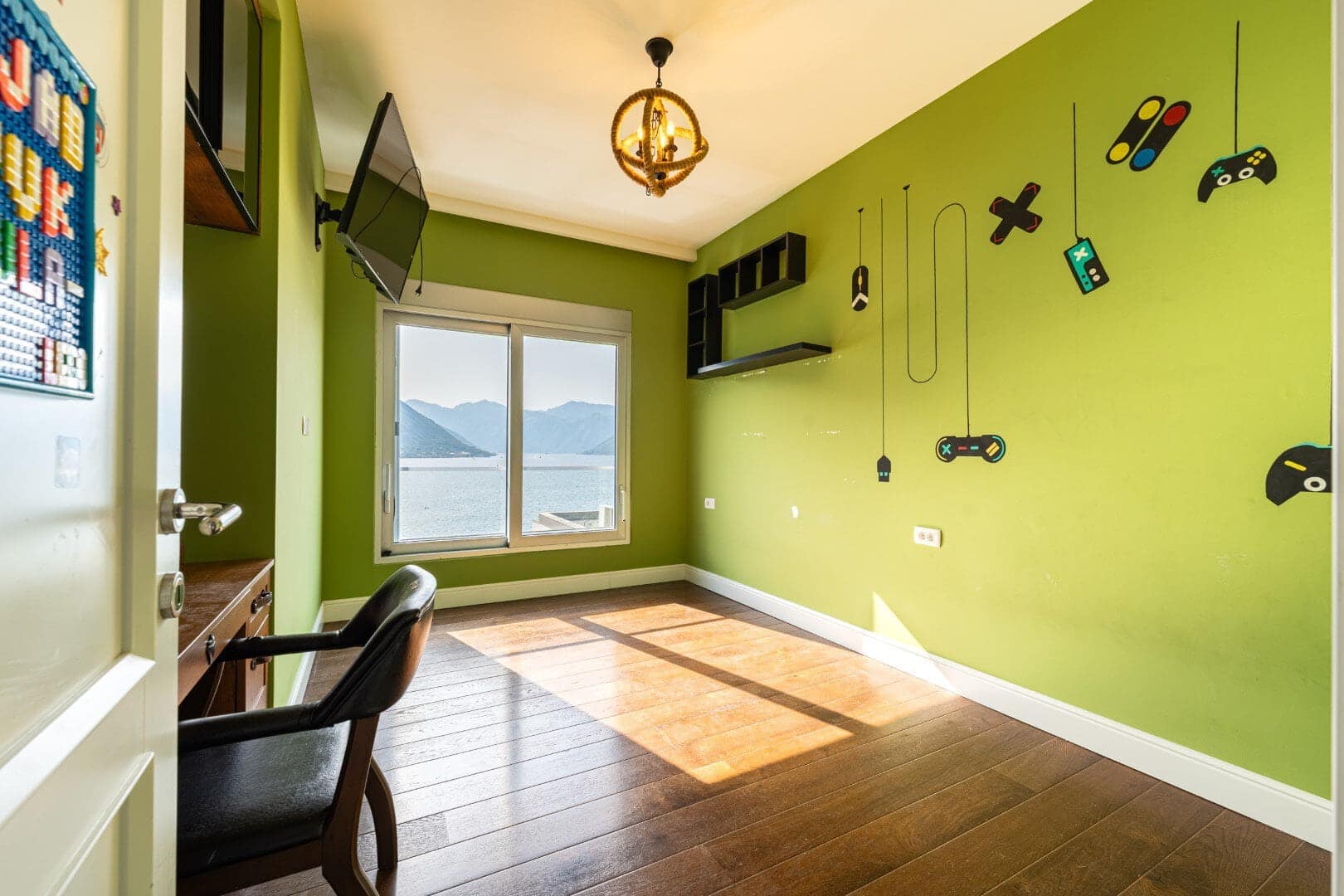 Spacious, two-bedroom apartment with panoramic sea view, Kotor, Dobrota (8)