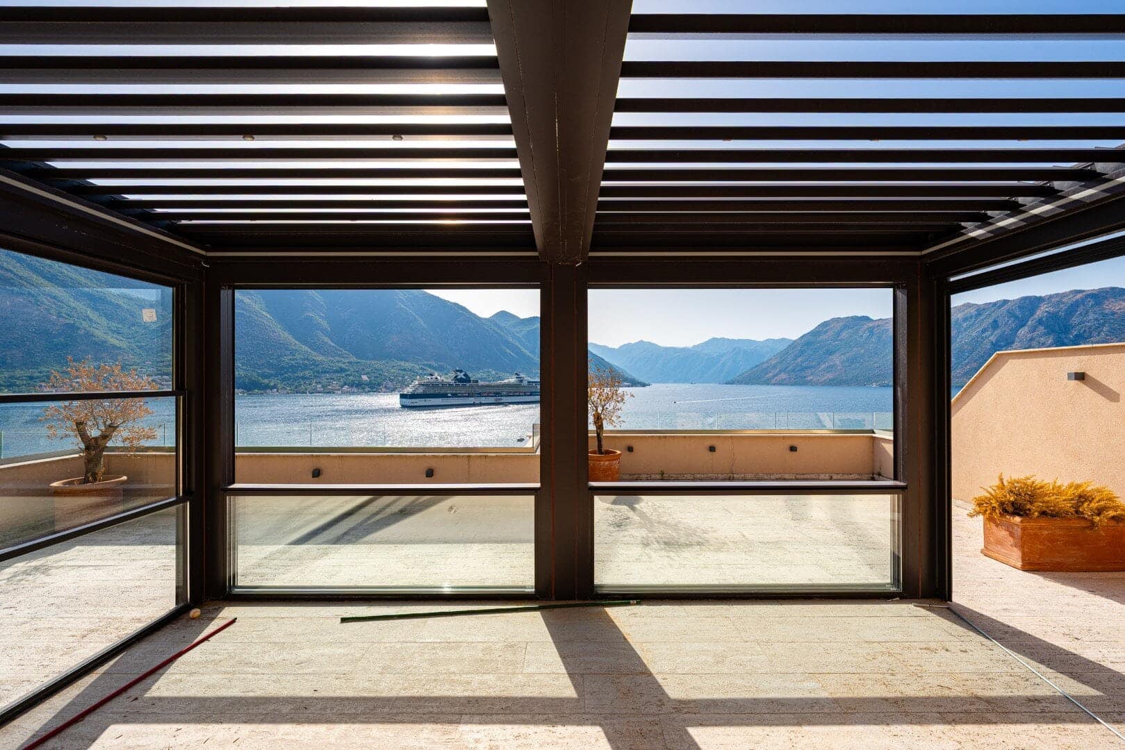 Spacious, two-bedroom apartment with panoramic sea view, Kotor, Dobrota (15)