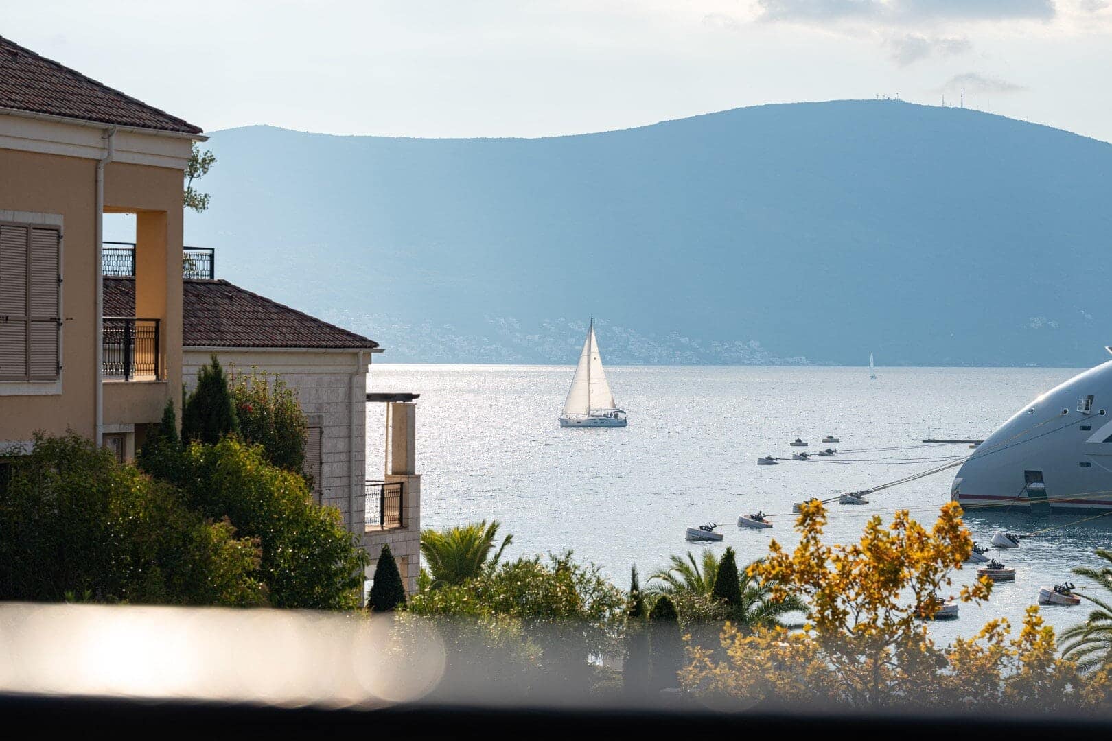 Three-room penthouse with direct access to the rooftop pool in the Zeta building, Porto Montenegro (10)
