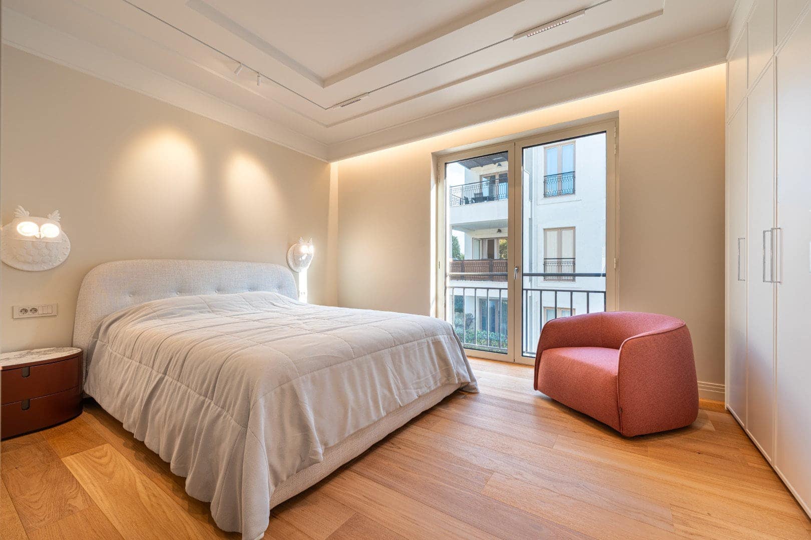 Three-room penthouse with direct access to the rooftop pool in the Zeta building, Porto Montenegro (12)