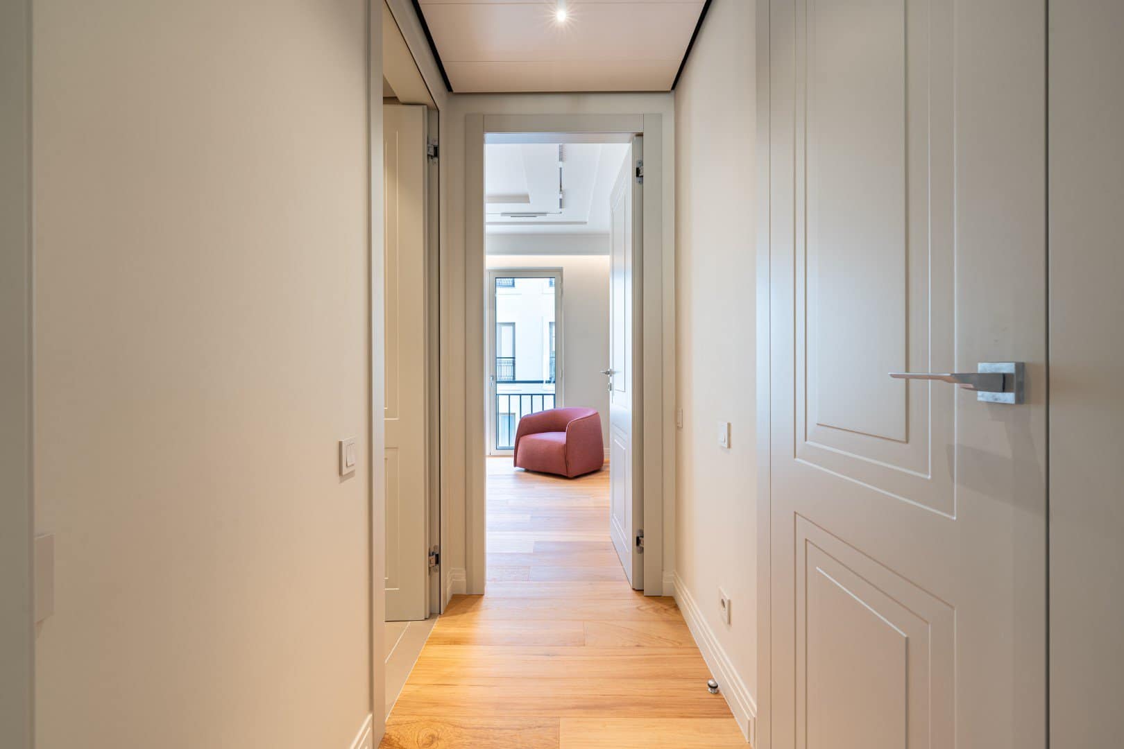 Three-room penthouse with direct access to the rooftop pool in the Zeta building, Porto Montenegro (13)