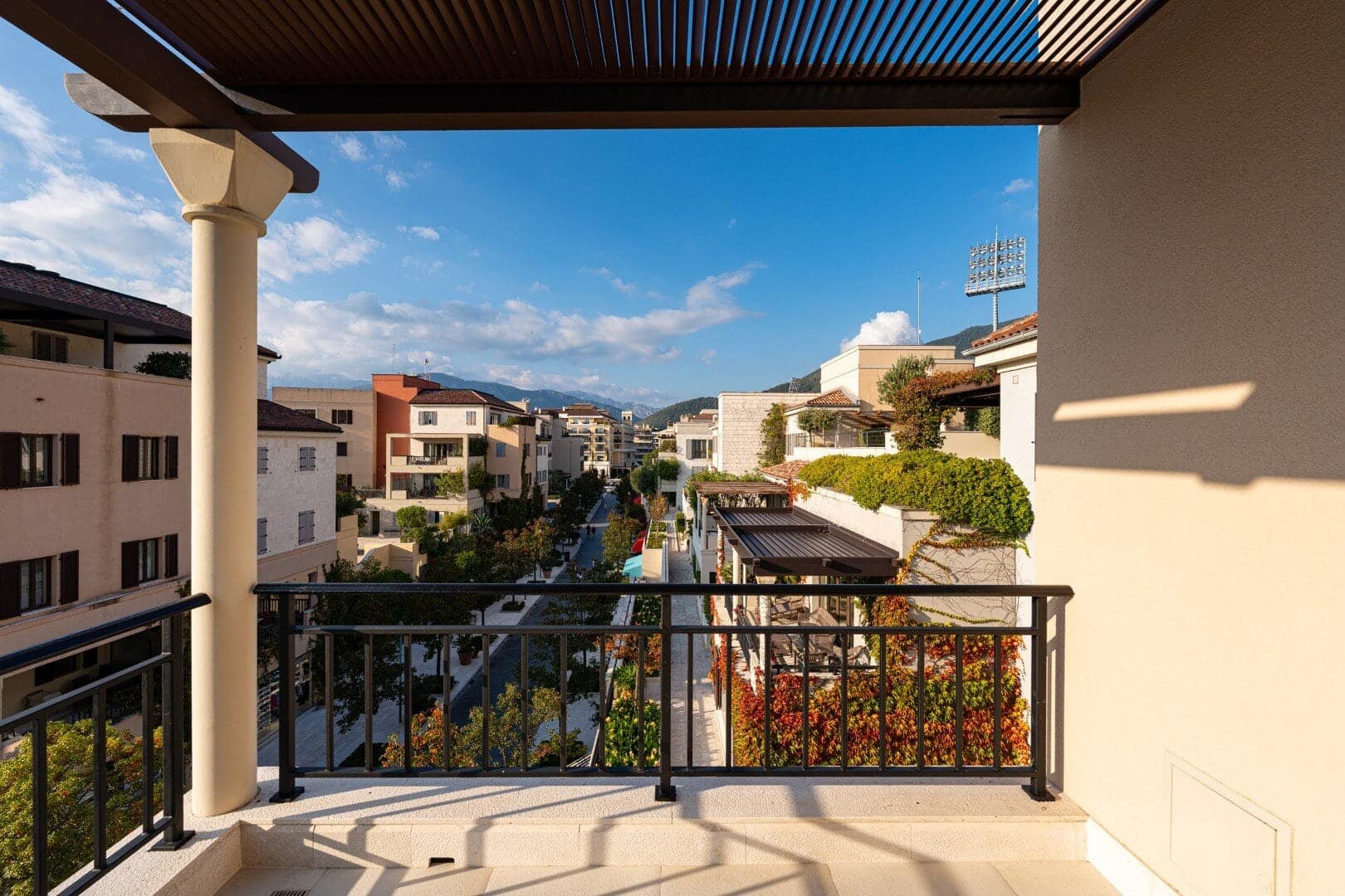 Three-room penthouse with direct access to the rooftop pool in the Zeta building, Porto Montenegro (20)