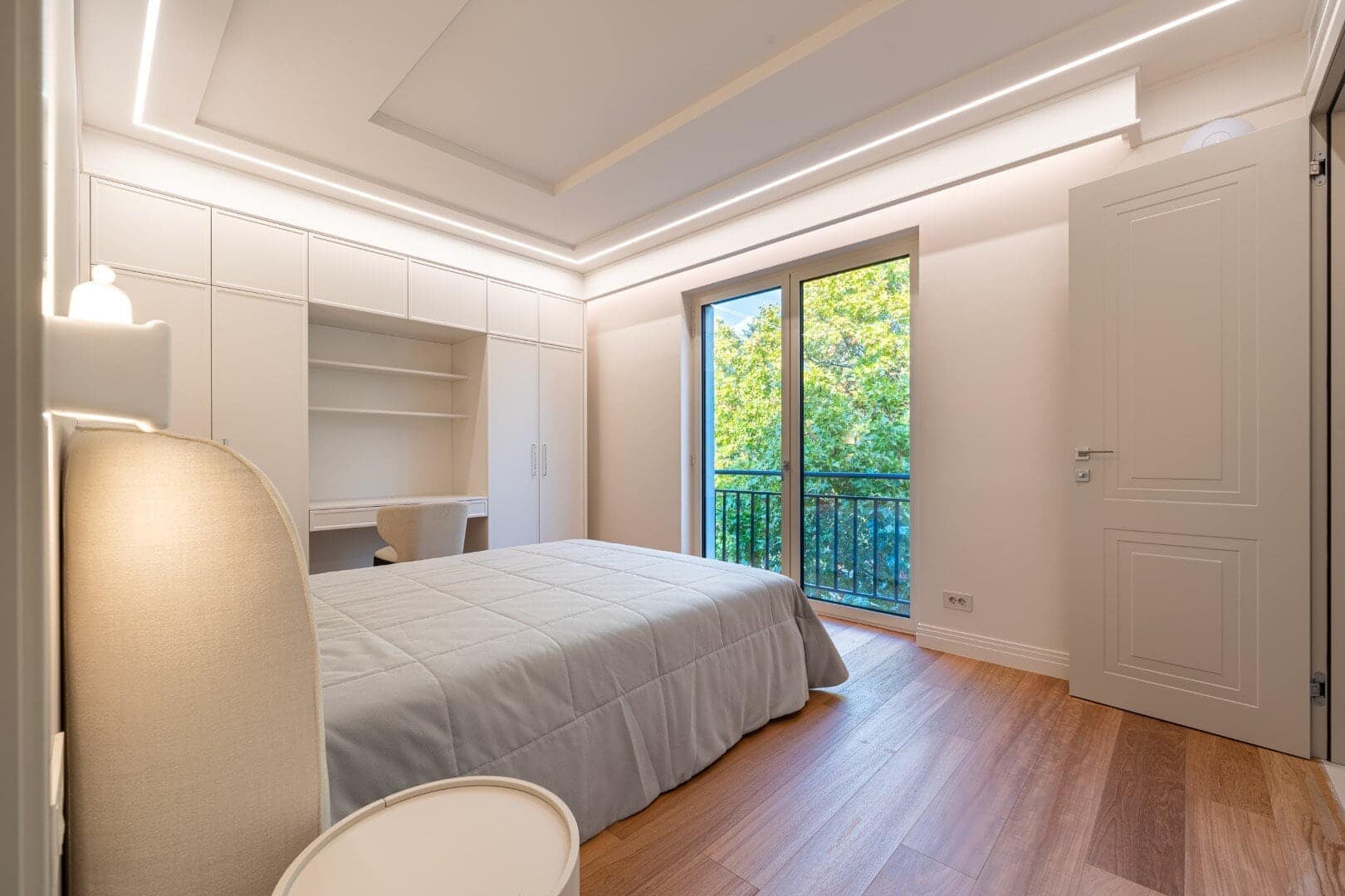 Three-room penthouse with direct access to the rooftop pool in the Zeta building, Porto Montenegro (22)