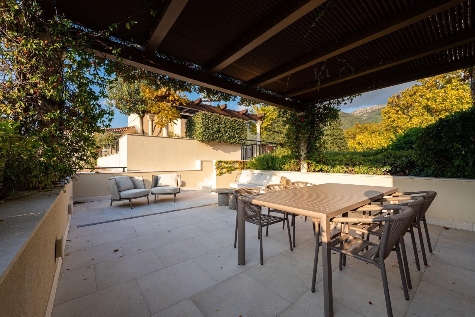 Three-room penthouse with direct access to the rooftop pool in the Zeta building, Porto Montenegro (25)