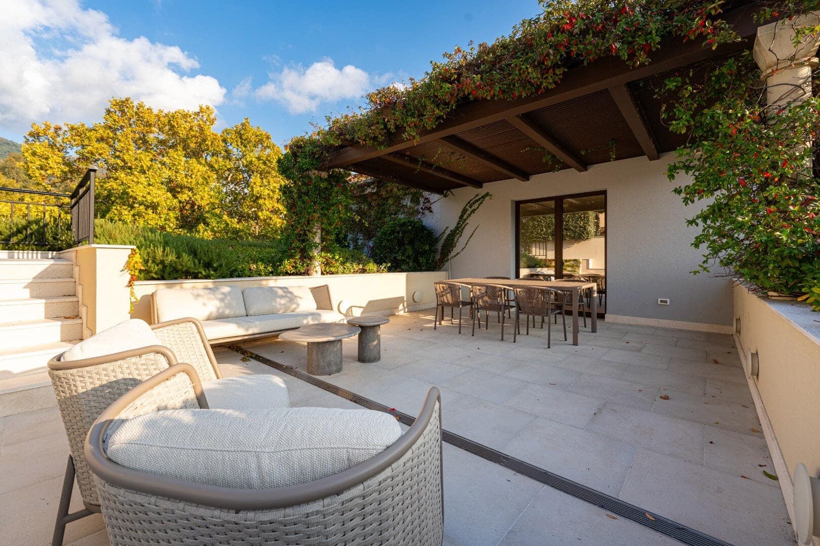 Three-room penthouse with direct access to the rooftop pool in the Zeta building, Porto Montenegro (26)