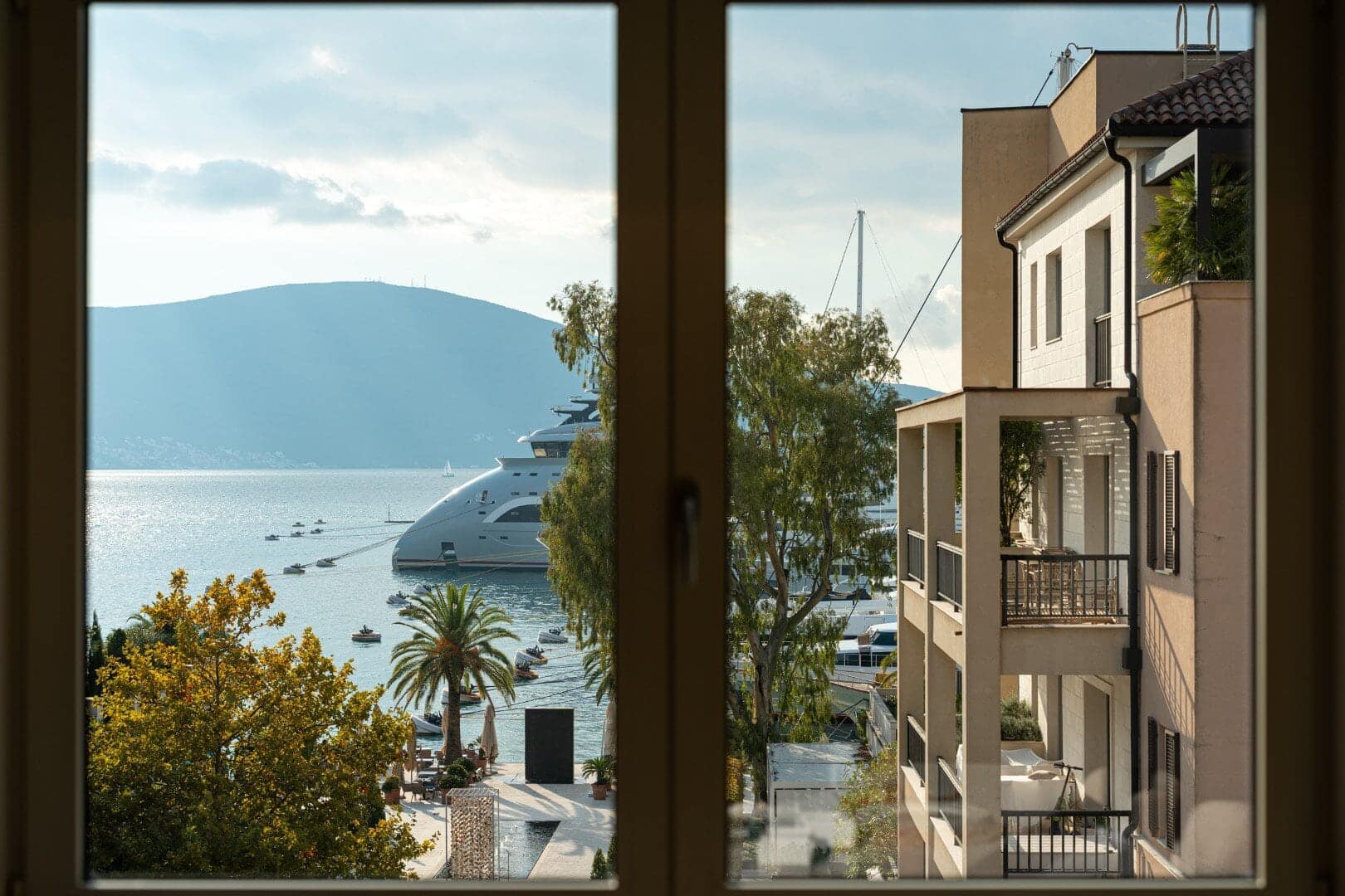 Three-room penthouse with direct access to the rooftop pool in the Zeta building, Porto Montenegro (27)
