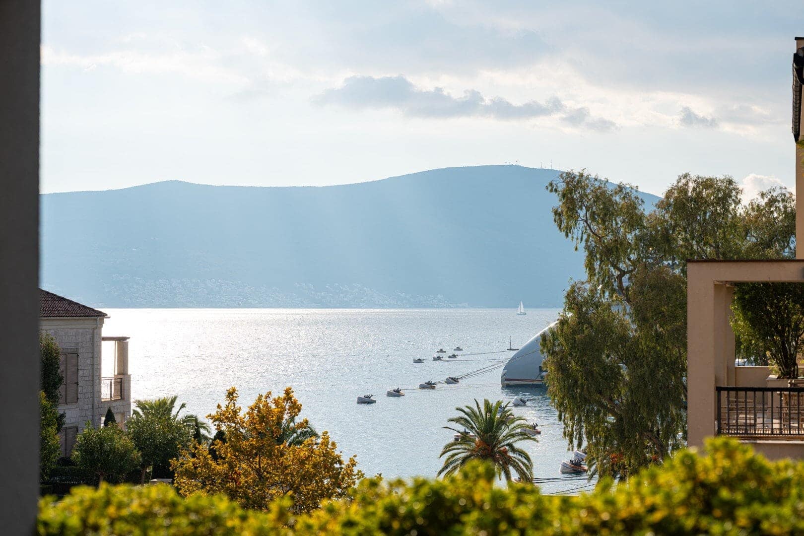 Three-room penthouse with direct access to the rooftop pool in the Zeta building, Porto Montenegro (28)