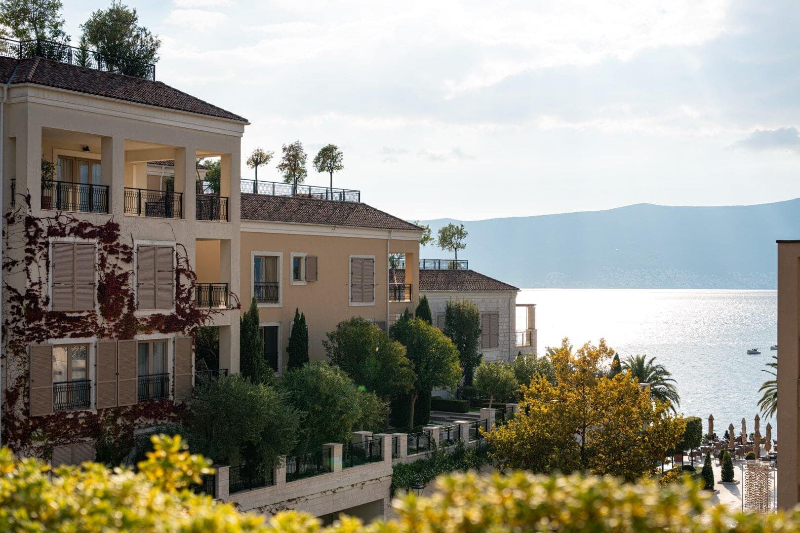 Three-room penthouse with direct access to the rooftop pool in the Zeta building, Porto Montenegro (29)
