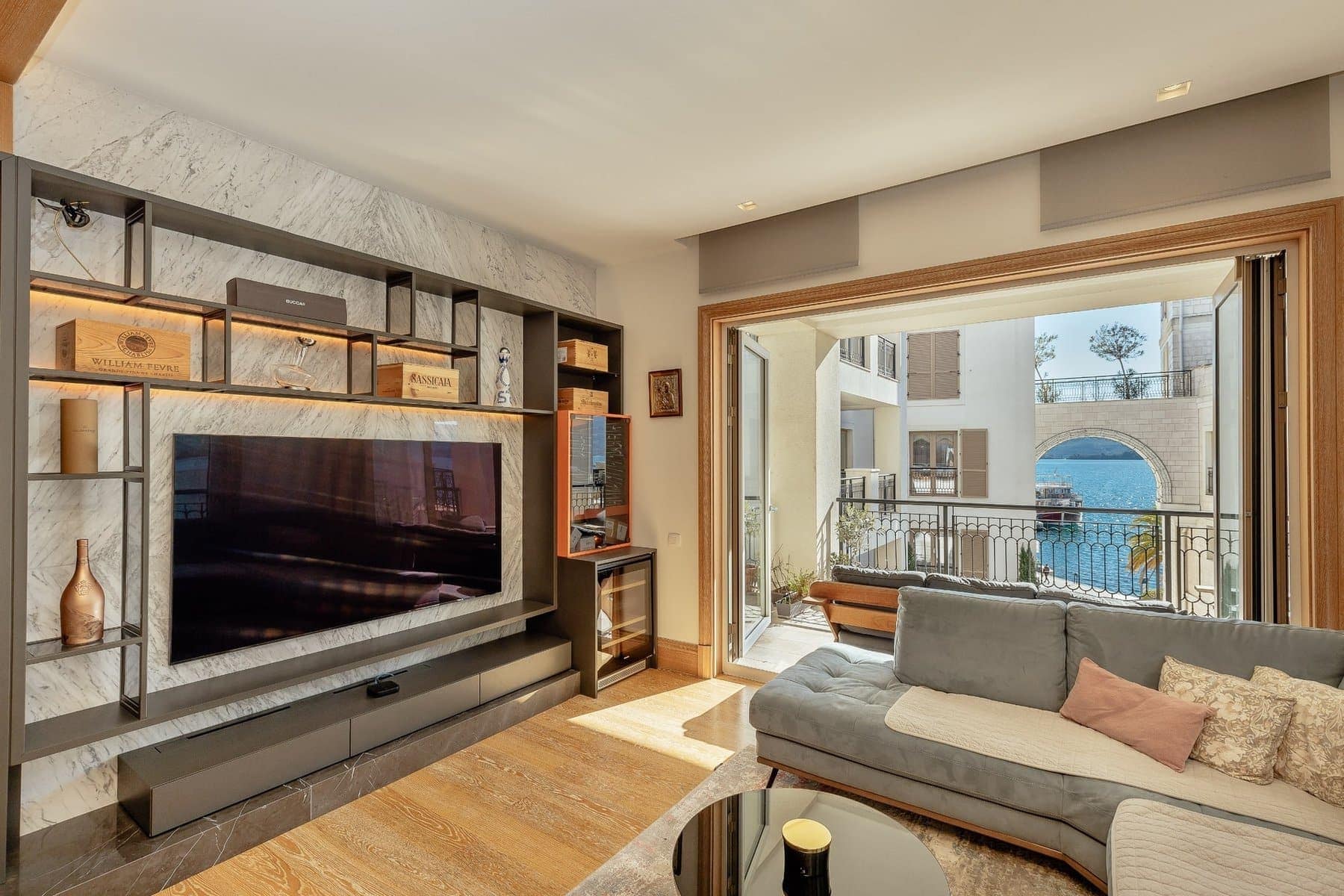 Furnished two-bedroom apartment in Ksenija building, Porto Montenegro, Tivat (5)