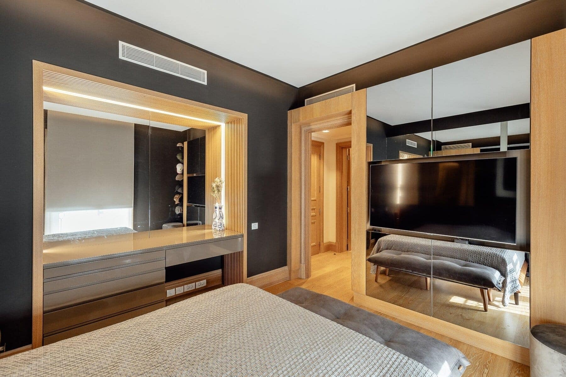 Furnished two-bedroom apartment in Ksenija building, Porto Montenegro, Tivat (10)