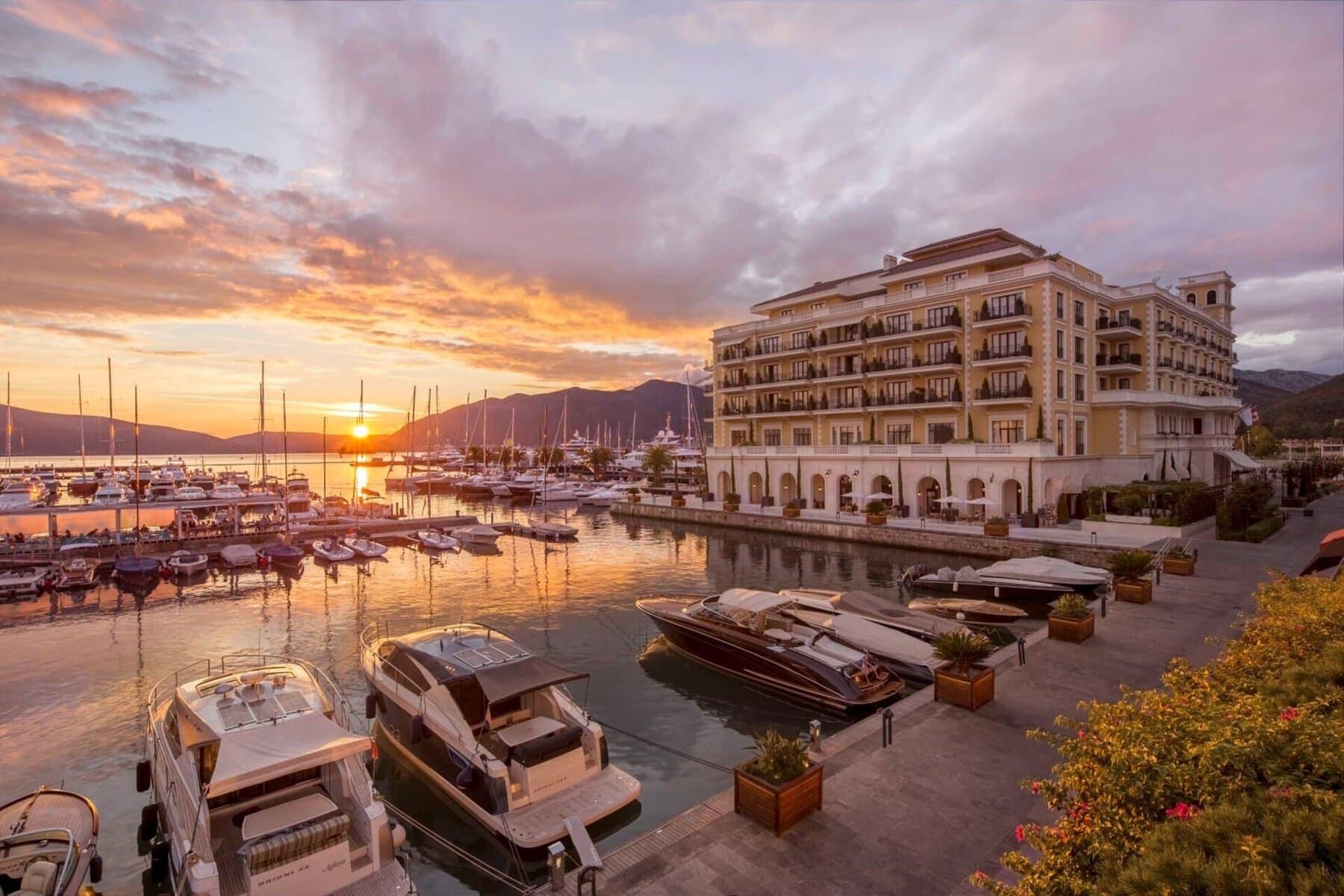 Exclusive Regent Waterfront Three-bedroom Apartment, Тиват · Porto Montenegro