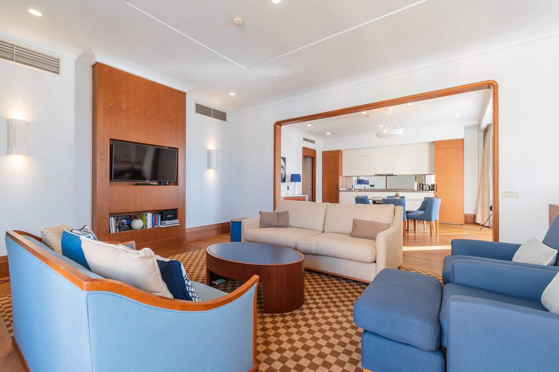 Exclusive Regent Waterfront Three-bedroom Apartment (3)