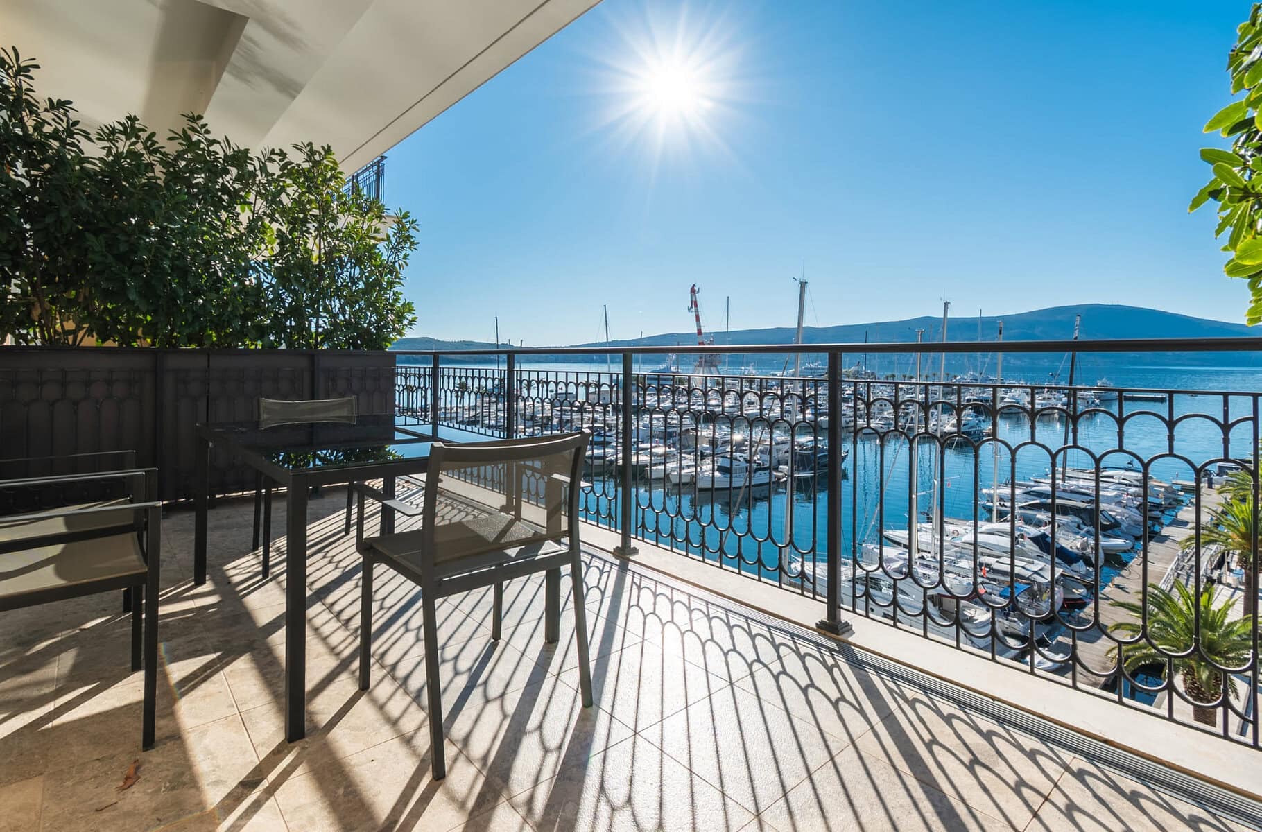 Exclusive Regent Waterfront Three-bedroom Apartment (10)