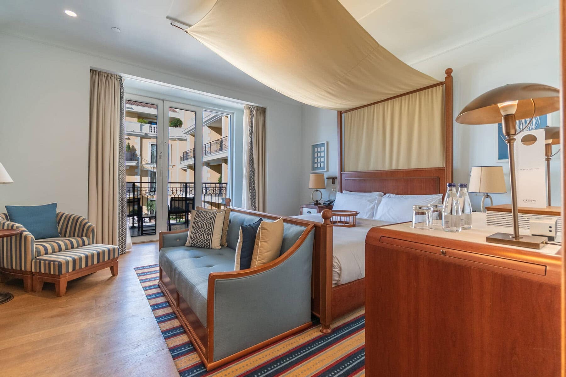 Exclusive Regent Waterfront Three-bedroom Apartment (12)