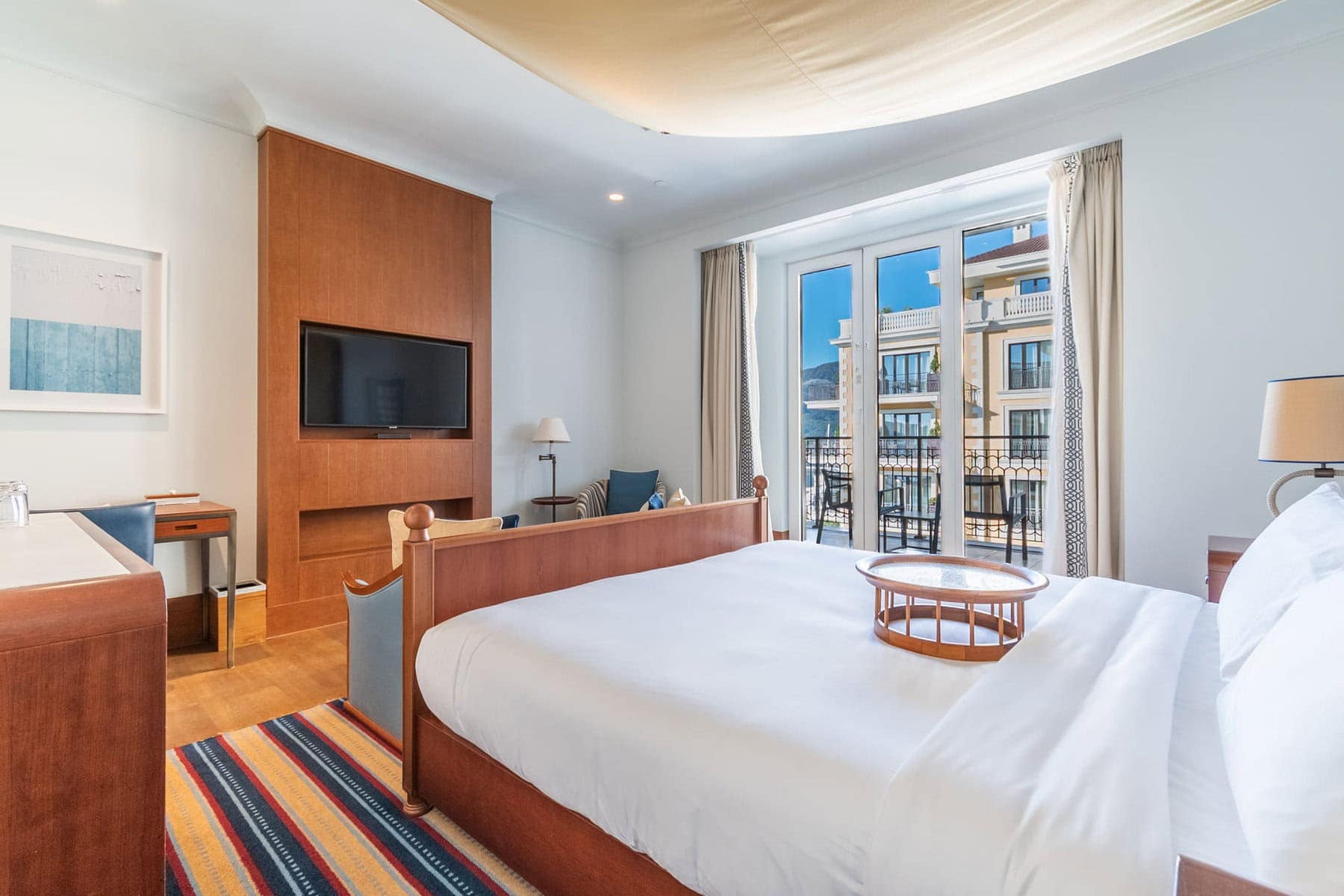 Exclusive Regent Waterfront Three-bedroom Apartment (13)