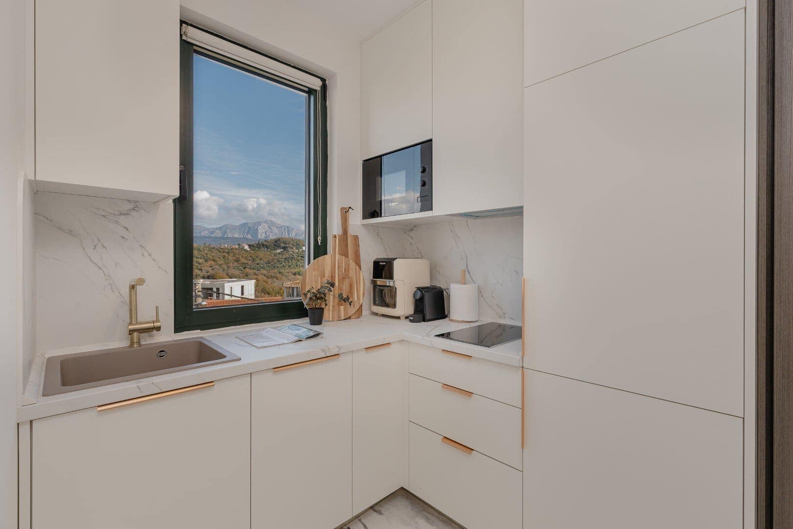 Modern one-bedroom apartment near the Centrale Zone, Radovići, Tivat (9)