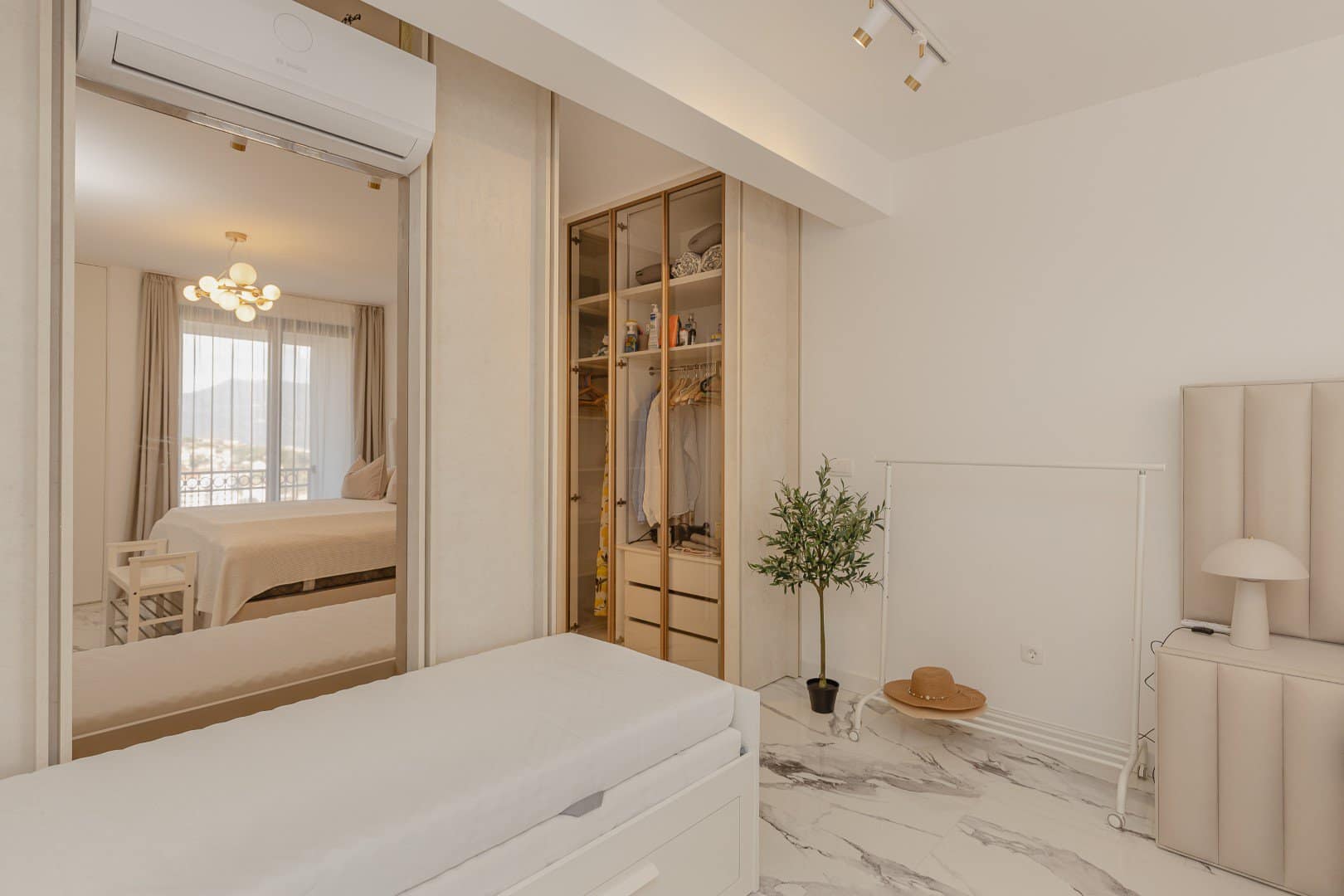 Modern one-bedroom apartment near the Centrale Zone, Radovići, Tivat (12)