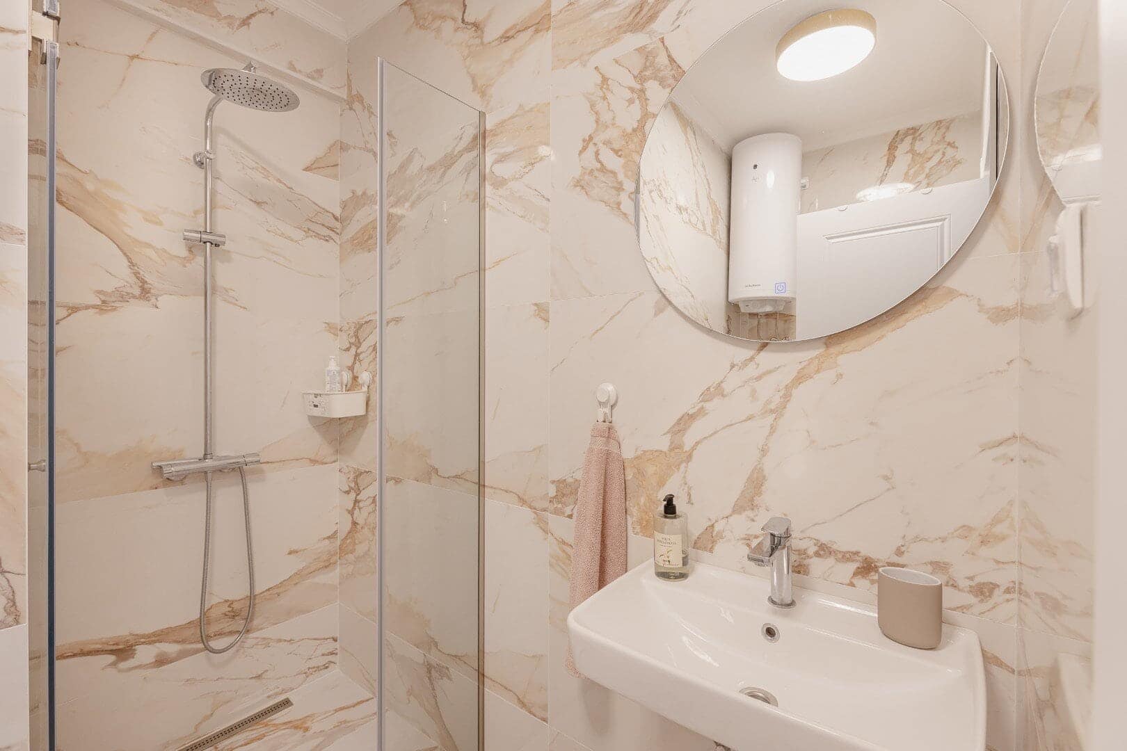 Modern one-bedroom apartment near the Centrale Zone, Radovići, Tivat (15)