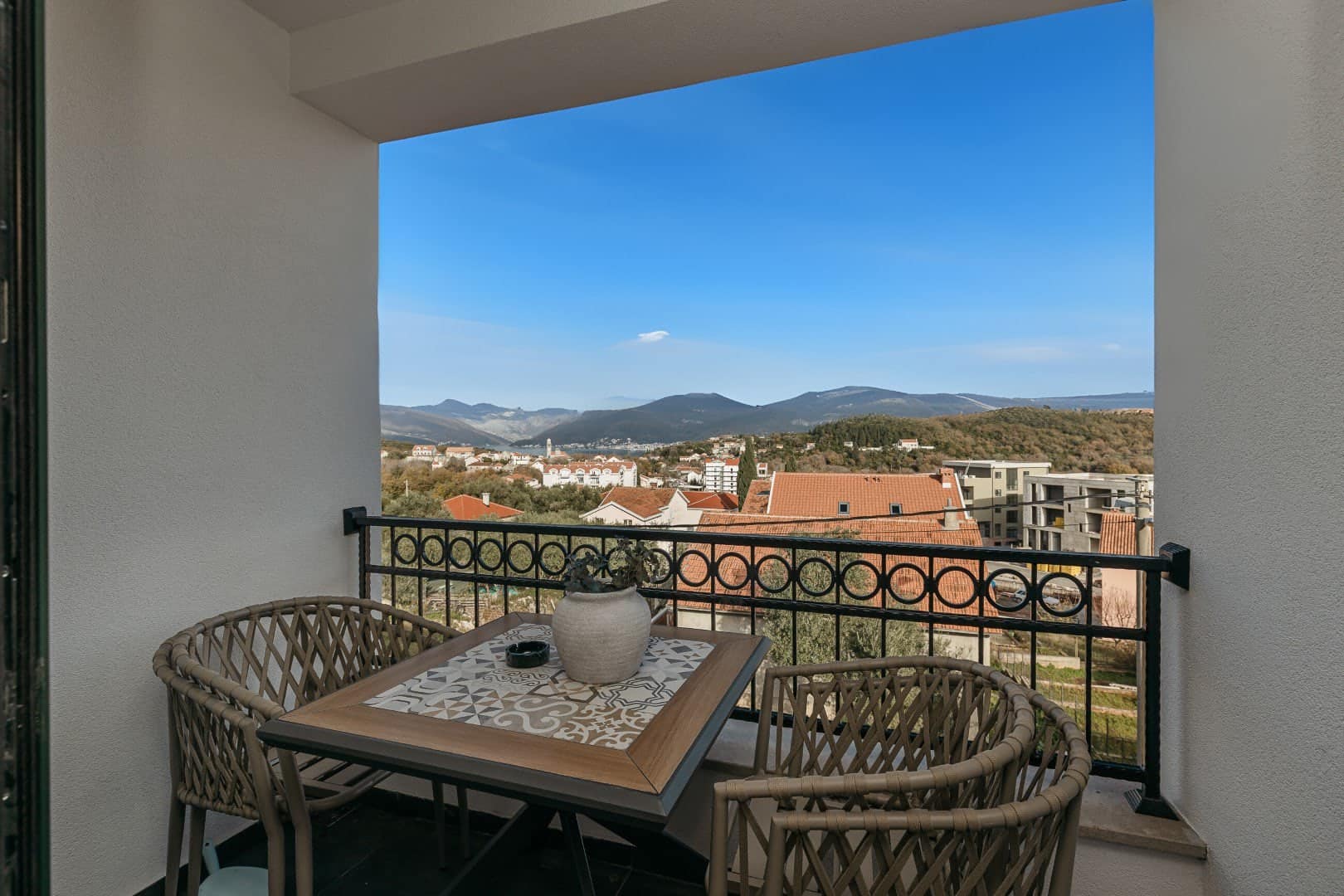 Modern one-bedroom apartment near the Centrale Zone, Radovići, Tivat (16)