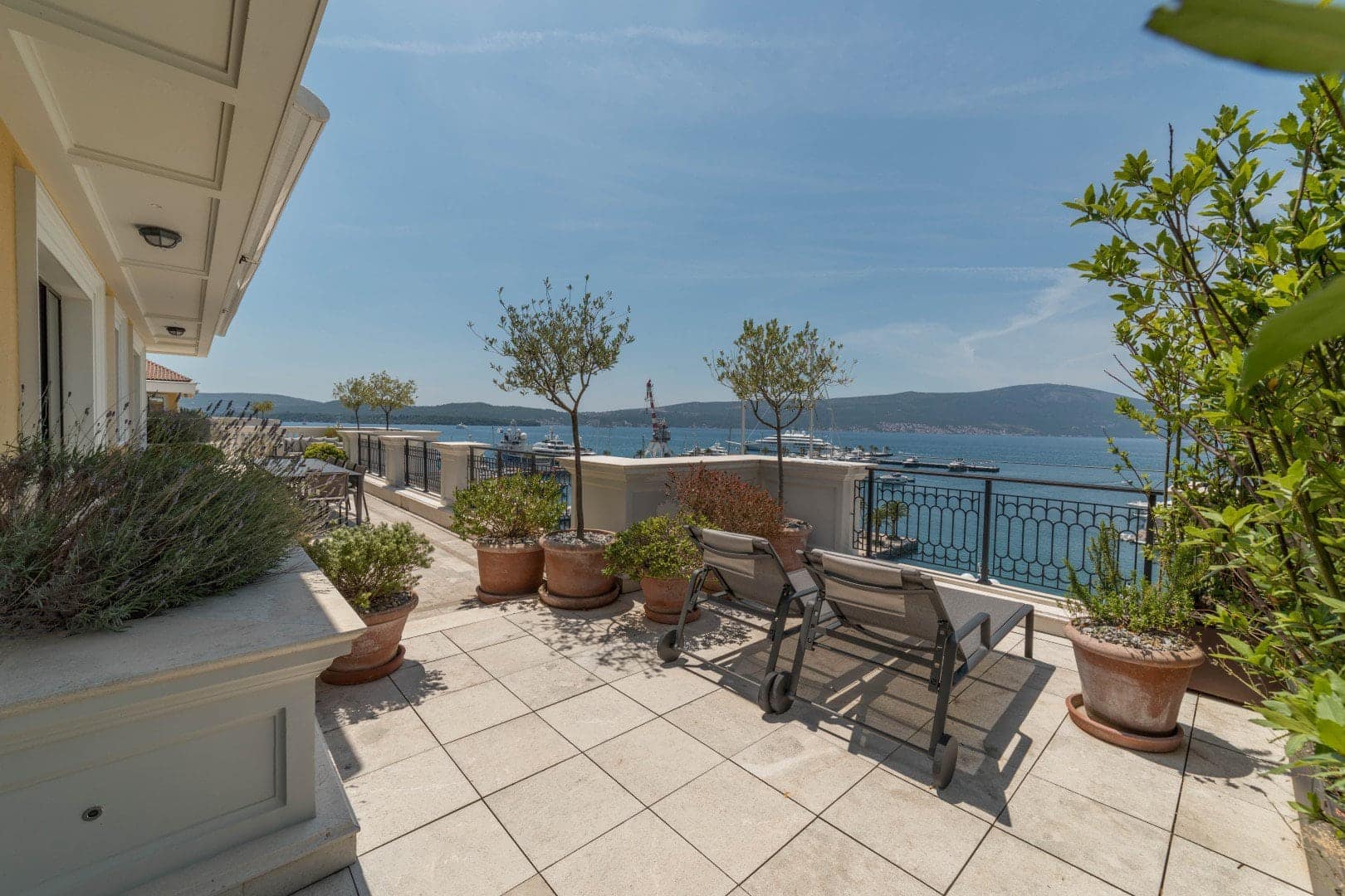Exclusive Waterfront Regent Penthouse, Porto Montenegro (5)