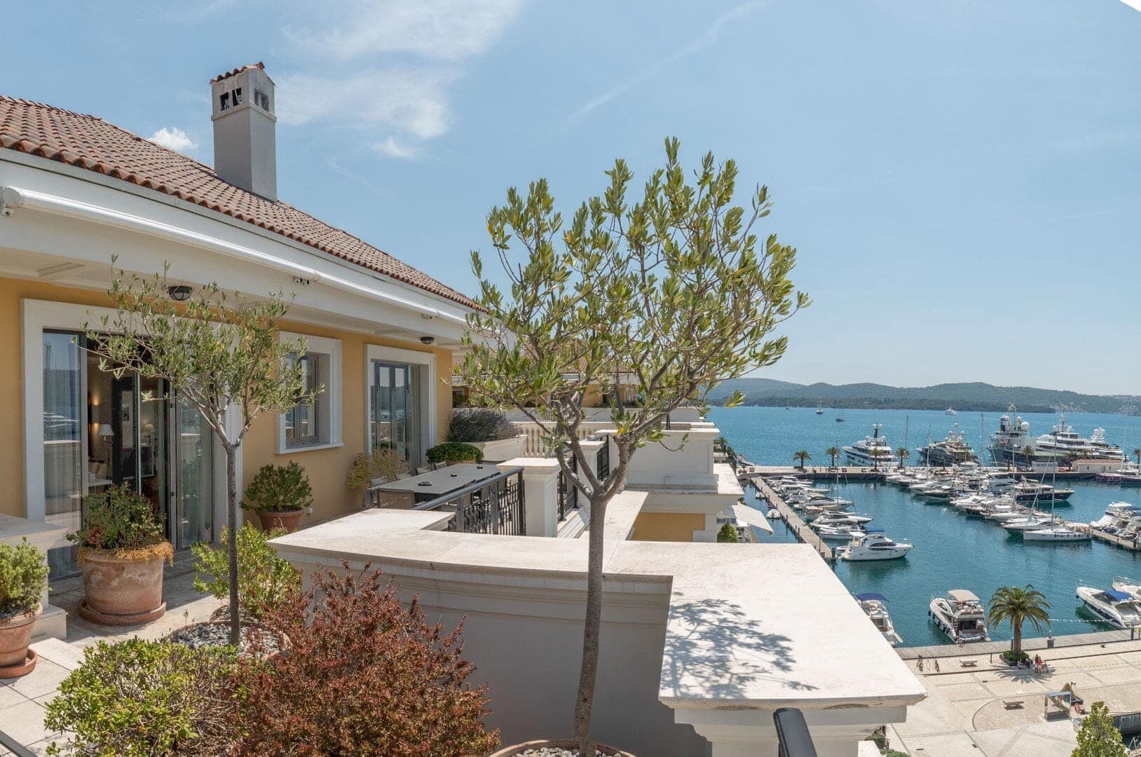 Exclusive Waterfront Regent Penthouse, Porto Montenegro (8)