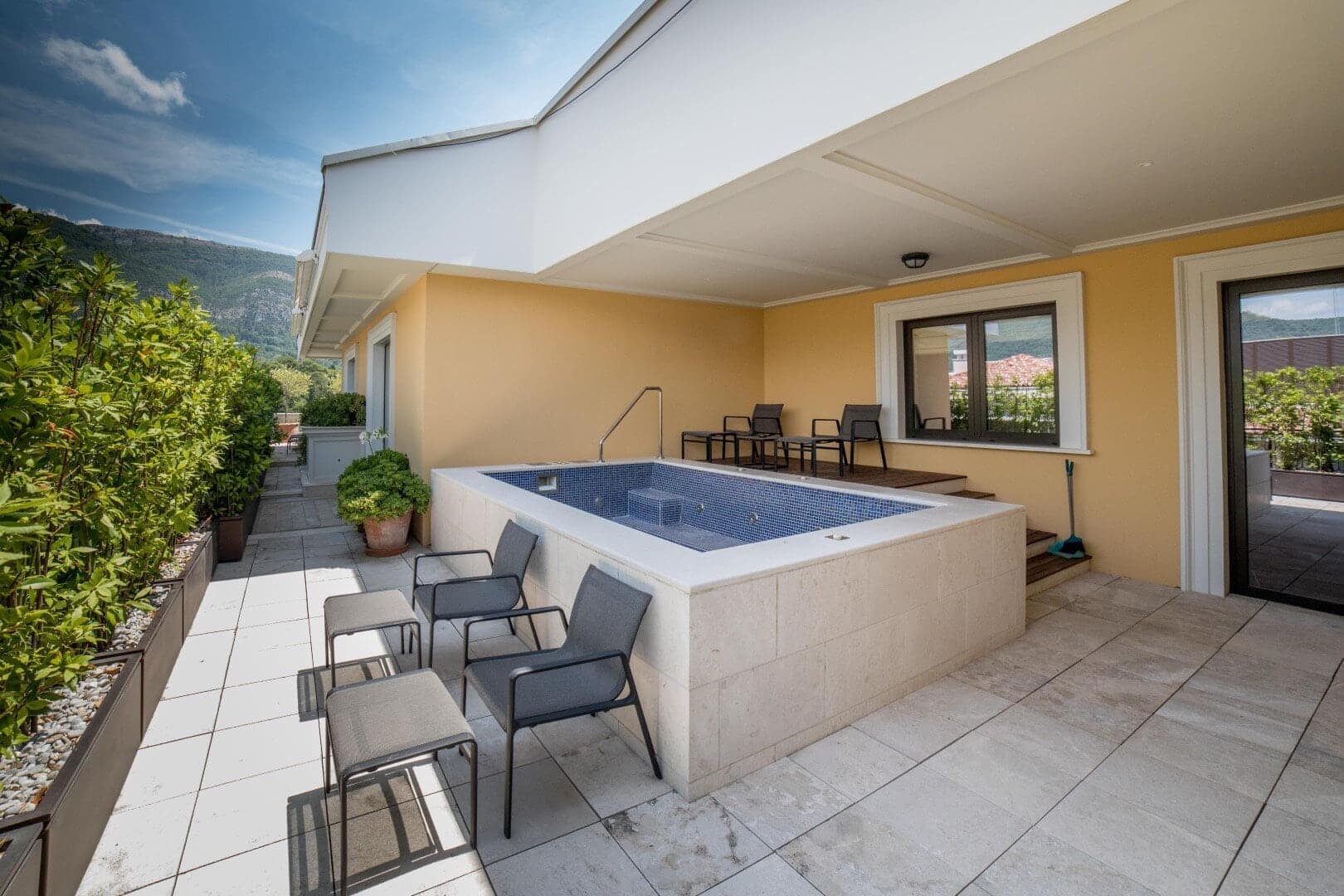 Exclusive Waterfront Regent Penthouse, Porto Montenegro (10)