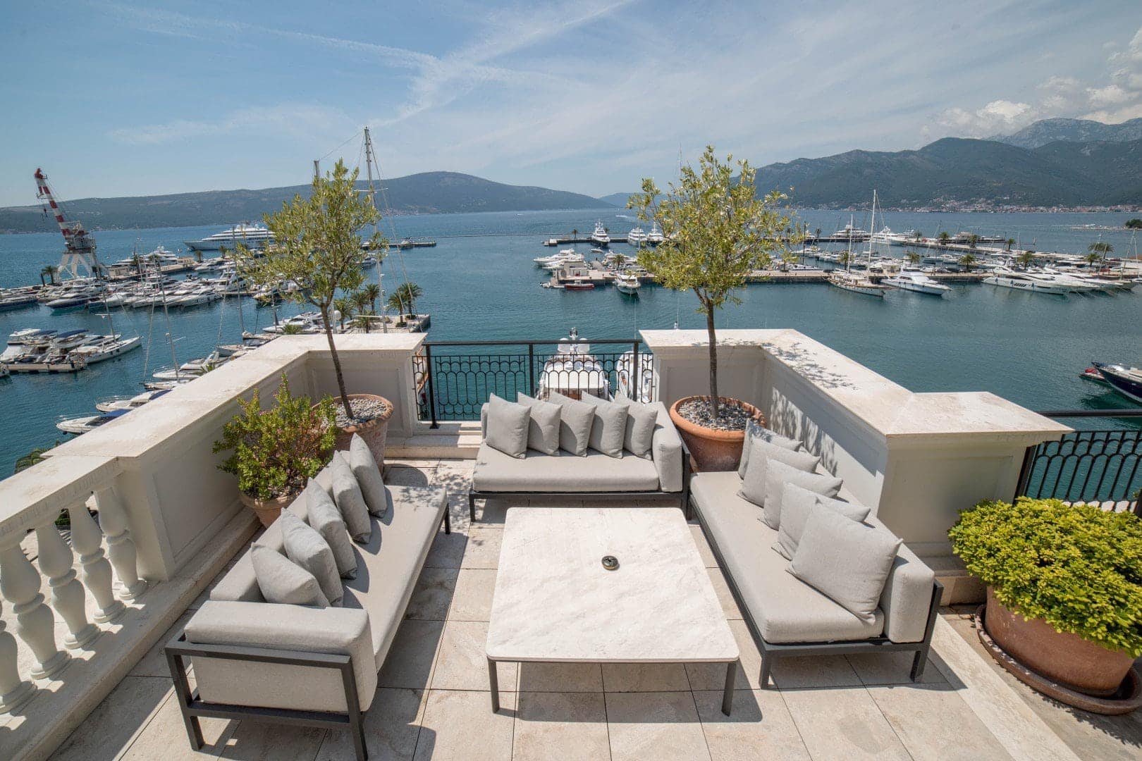 Exclusive Waterfront Regent Penthouse, Porto Montenegro (11)