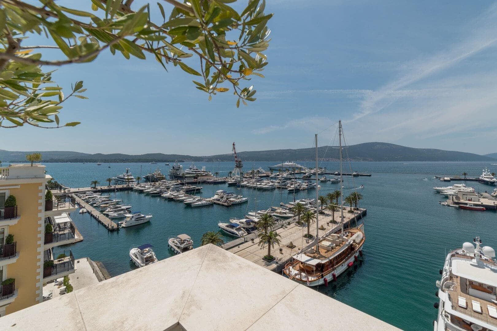 Exclusive Waterfront Regent Penthouse, Porto Montenegro (12)