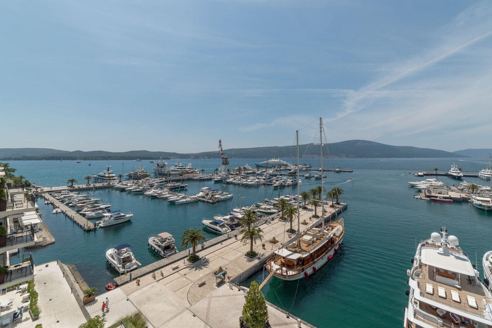 Exclusive Waterfront Regent Penthouse, Porto Montenegro (13)