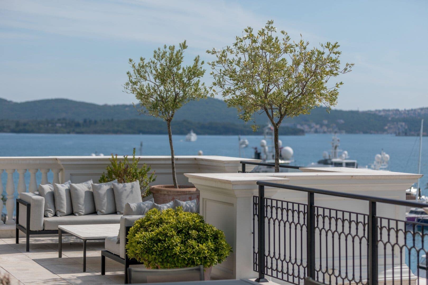 Exclusive Waterfront Regent Penthouse, Porto Montenegro (14)