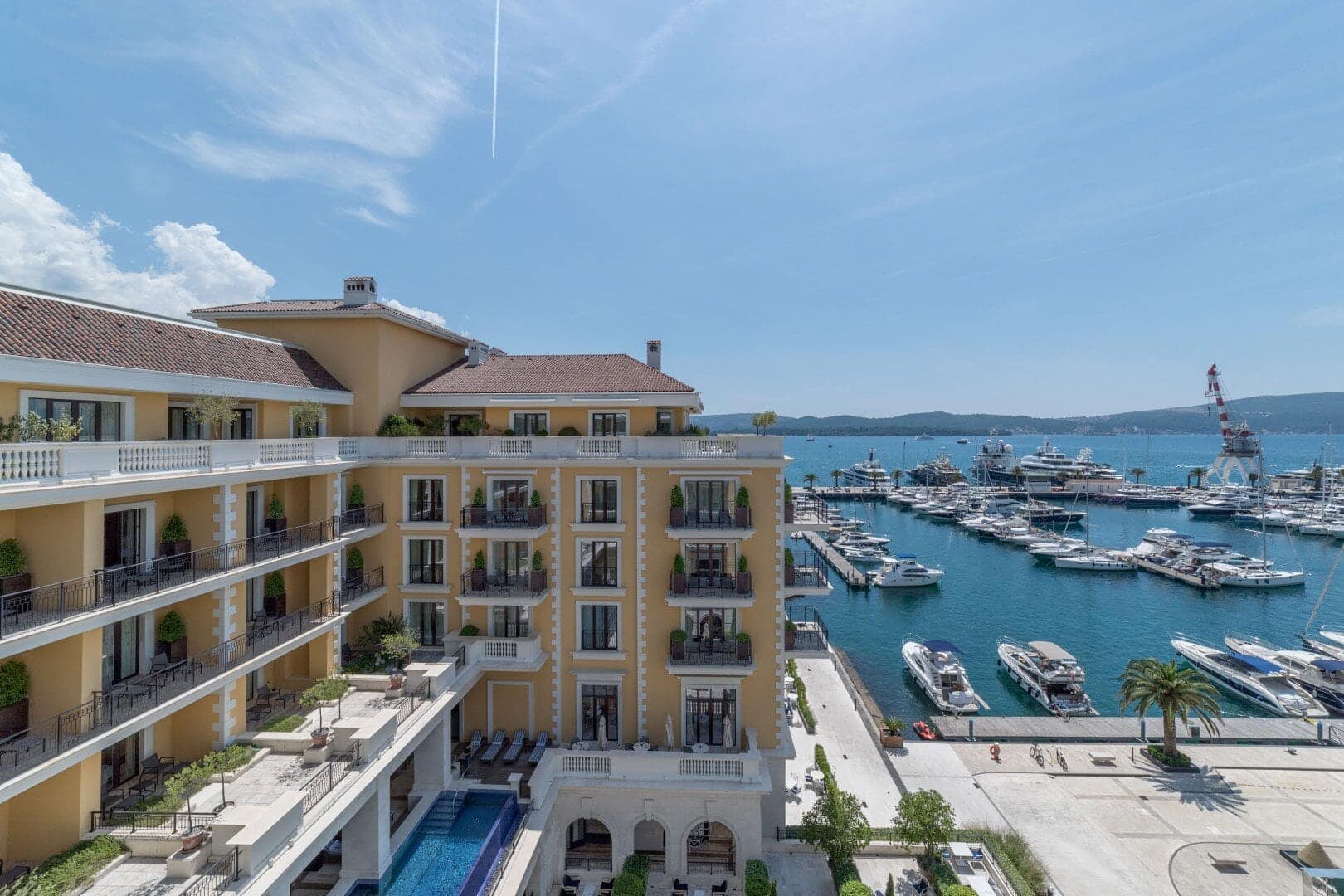 Exclusive Waterfront Regent Penthouse, Porto Montenegro (16)